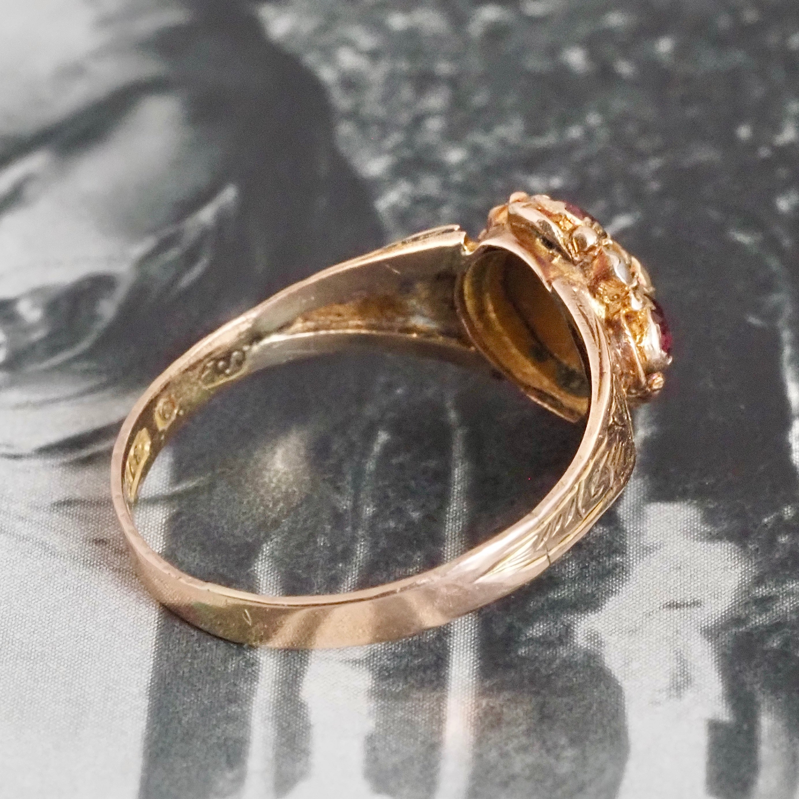 Antique Victorian c. 1871 English 9k Gold Garnet & Seed Pearl Ring