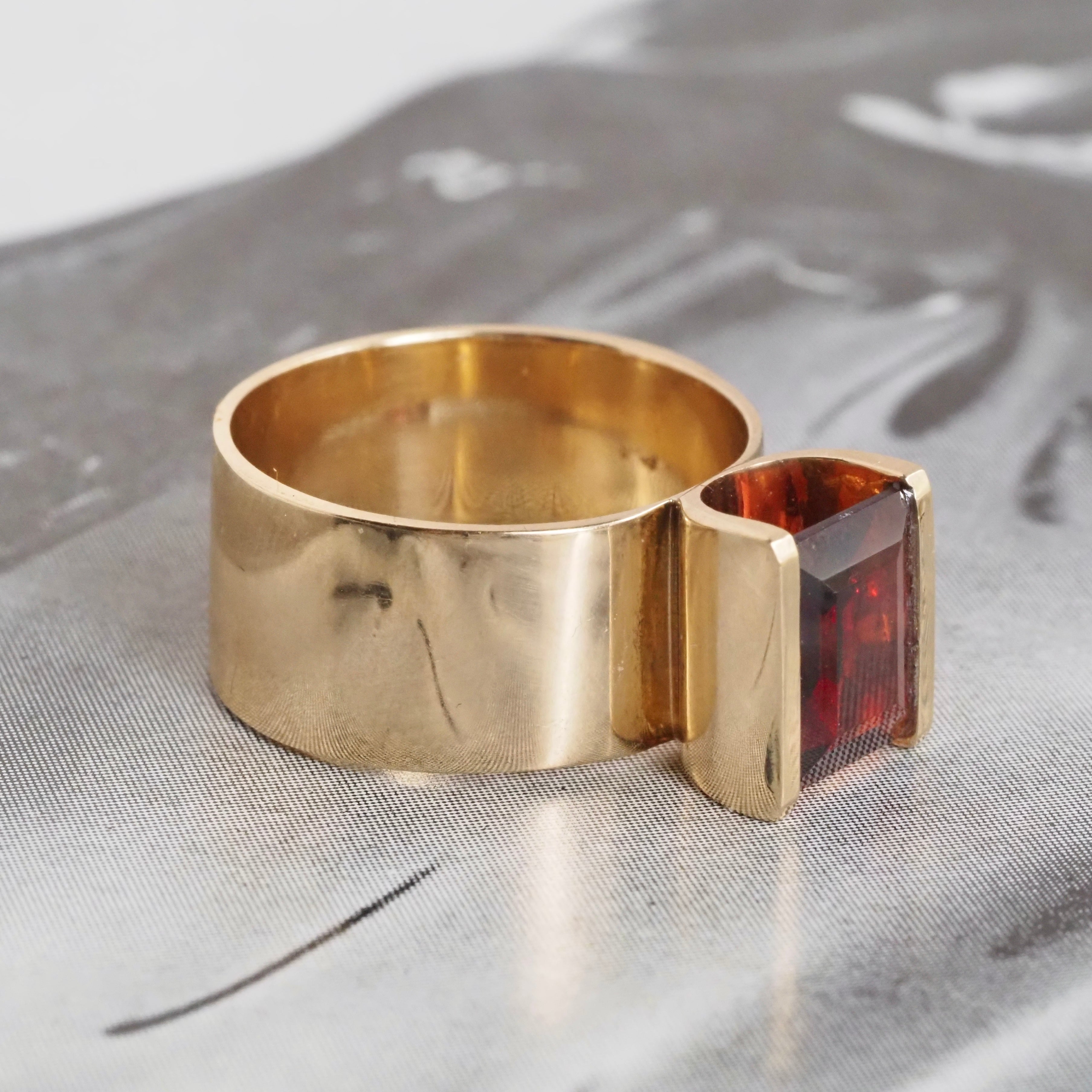 Vintage Modernist 14k Gold Garnet Ring