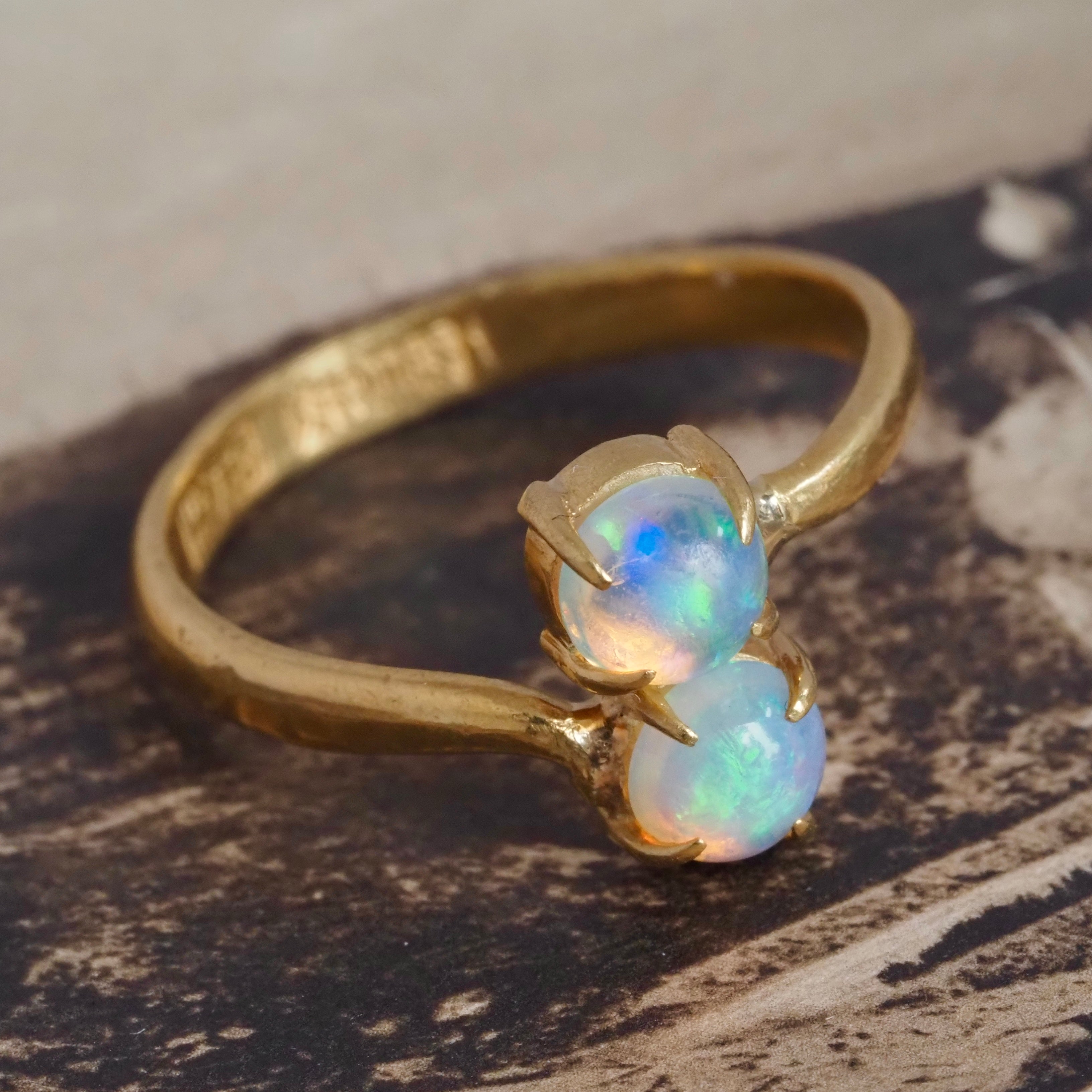 Vintage 22k Gold Jelly Opal Bypass Ring