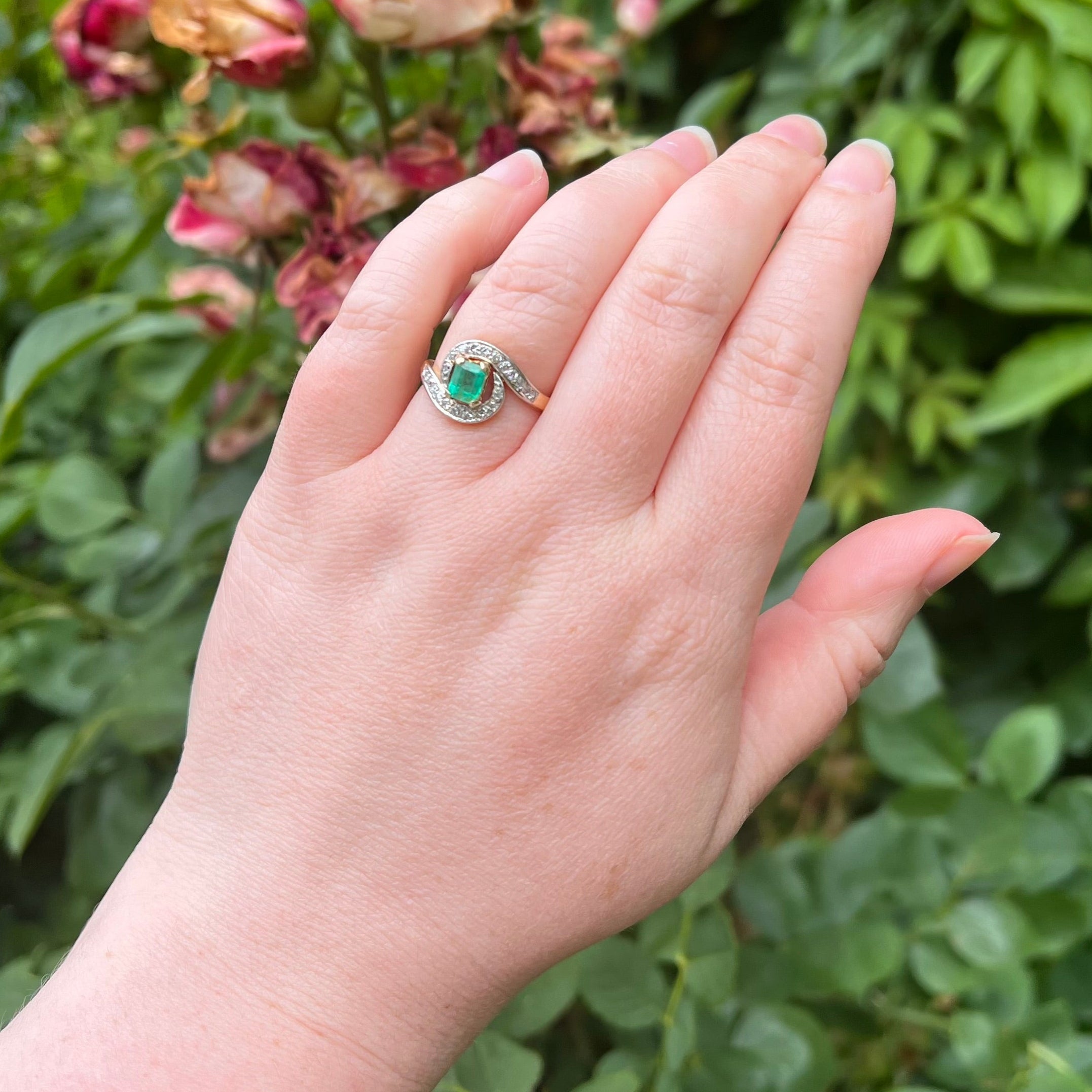 Antique Emerald Diamond Swirl 18k Gold Ring