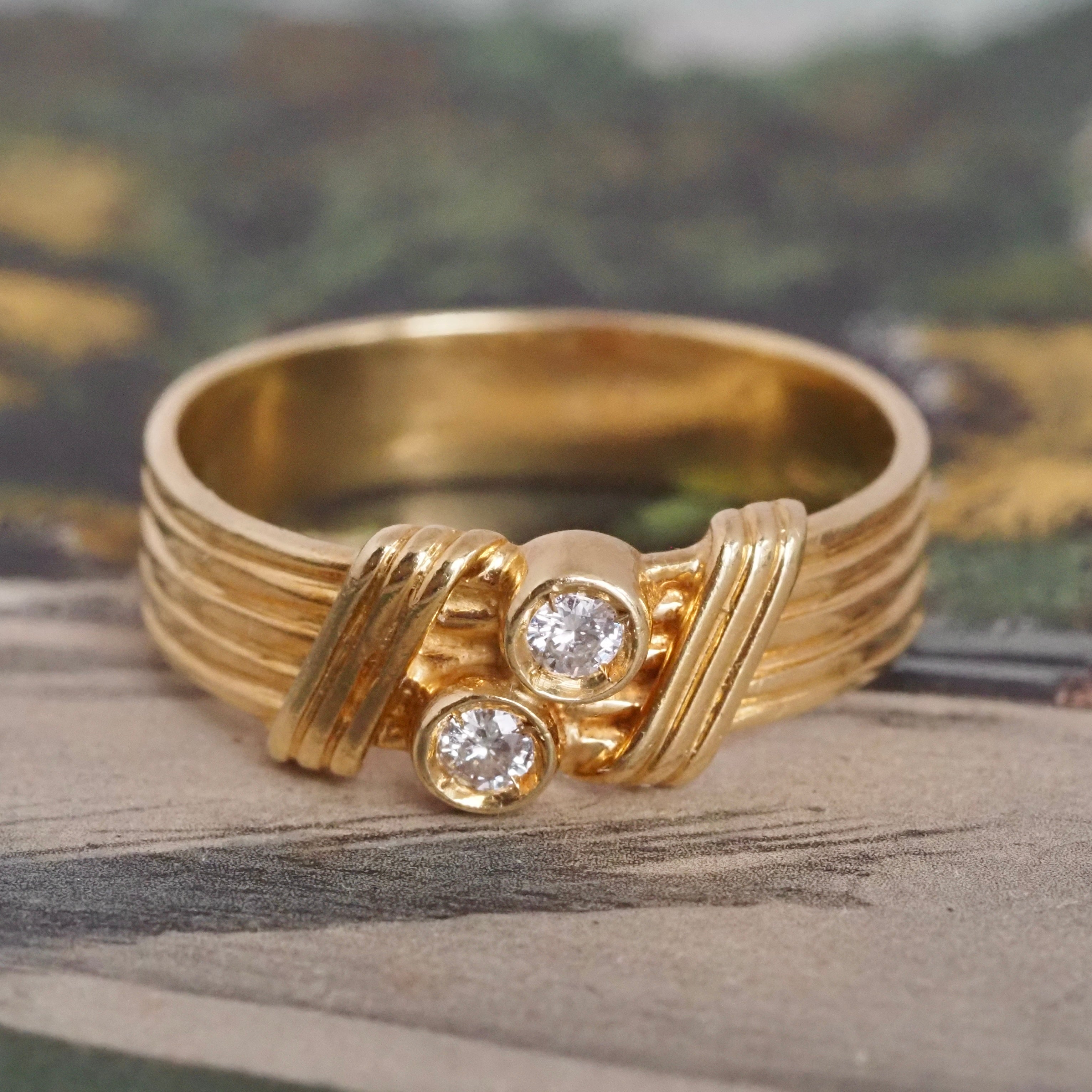 Vintage Double Diamond Fluted 18k Gold Ring