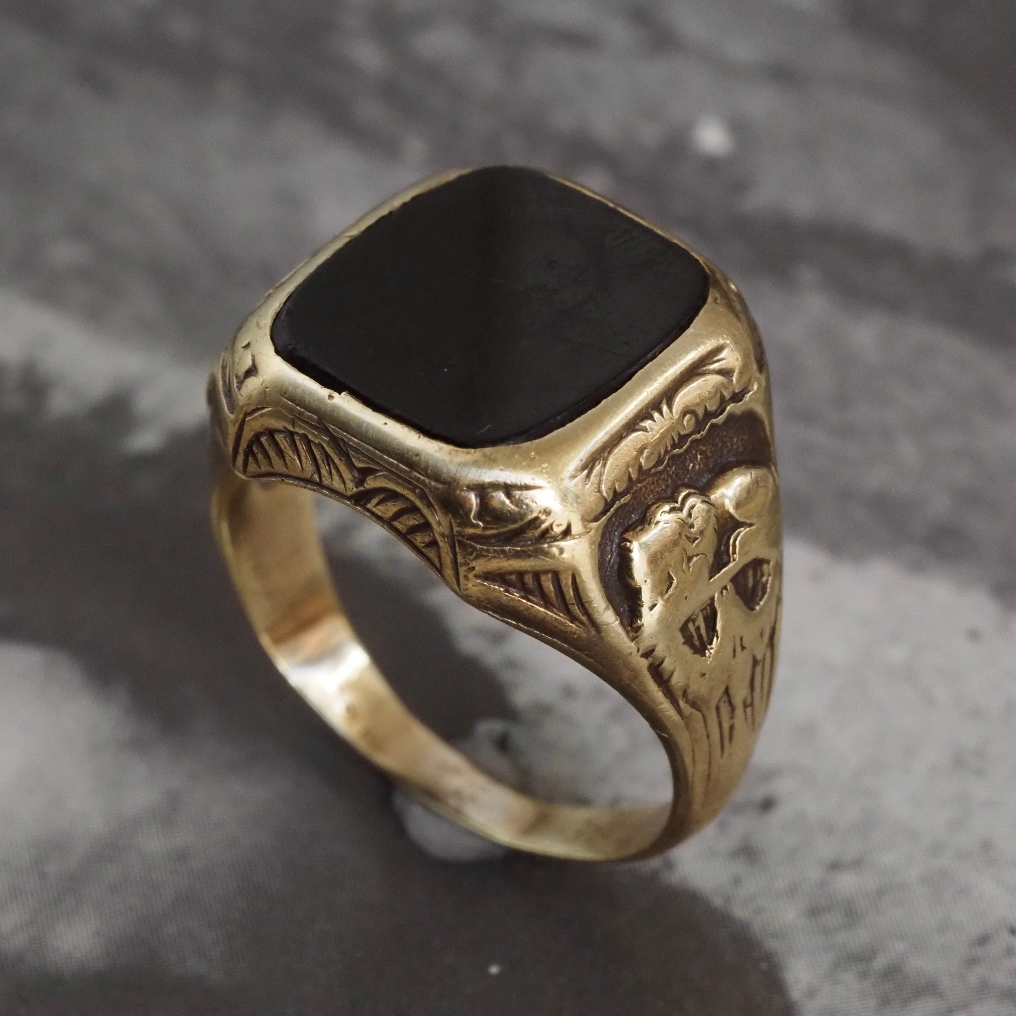 Vintage Onyx 14k Gold Lions and Columns Signet Ring