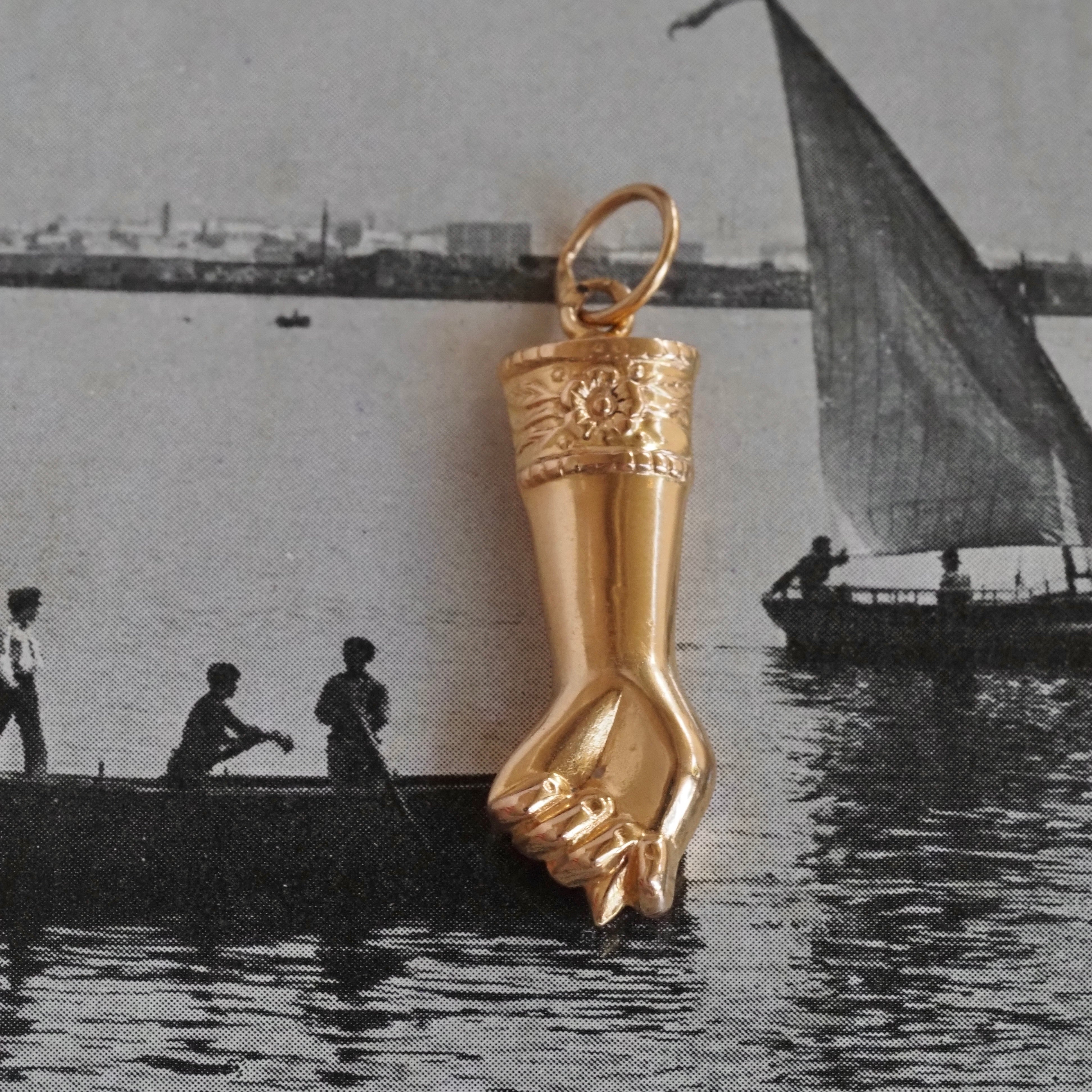 Vintage Portuguese 19k Gold Mano Figa Charm