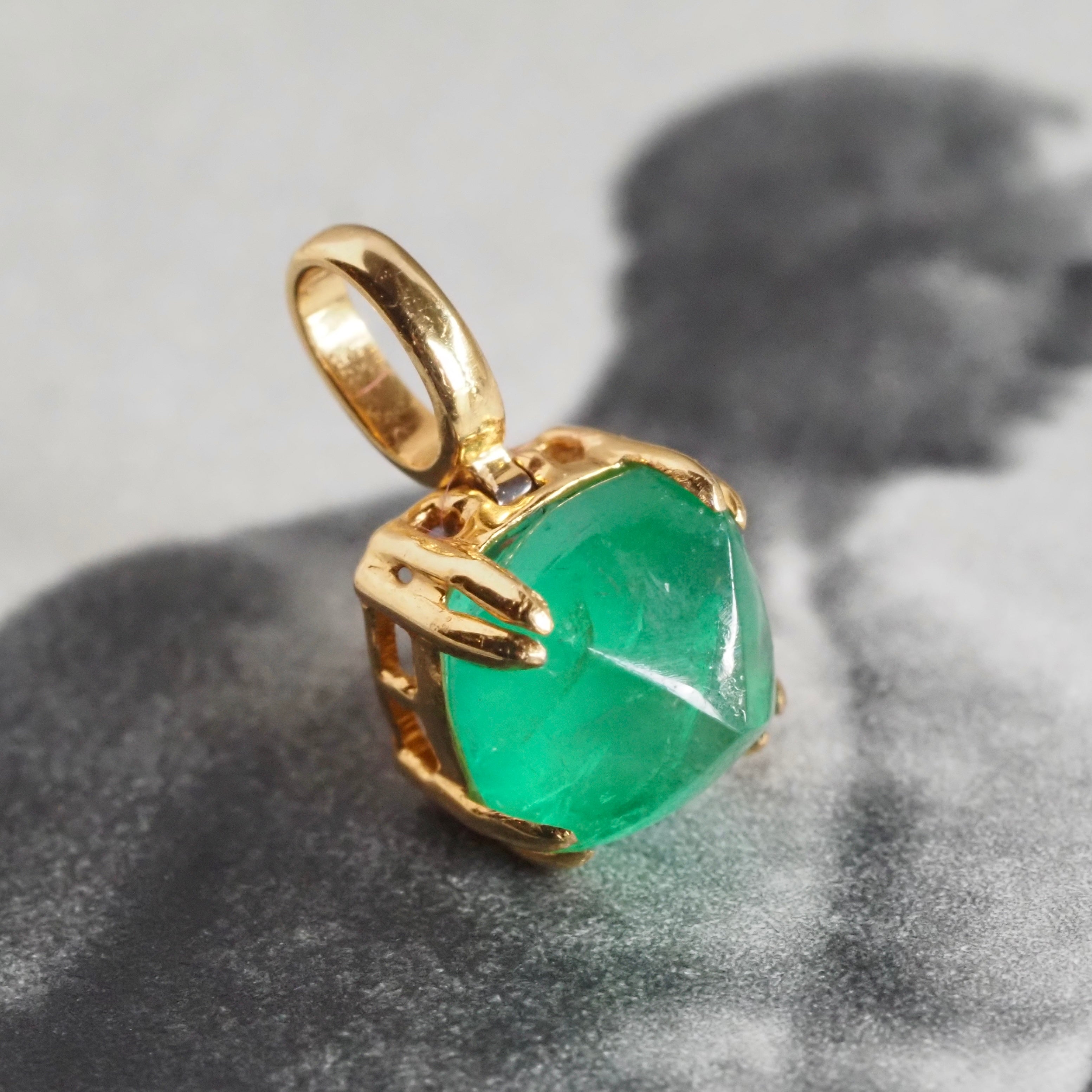 Emerald Sugarloaf 18k Gold Pendant