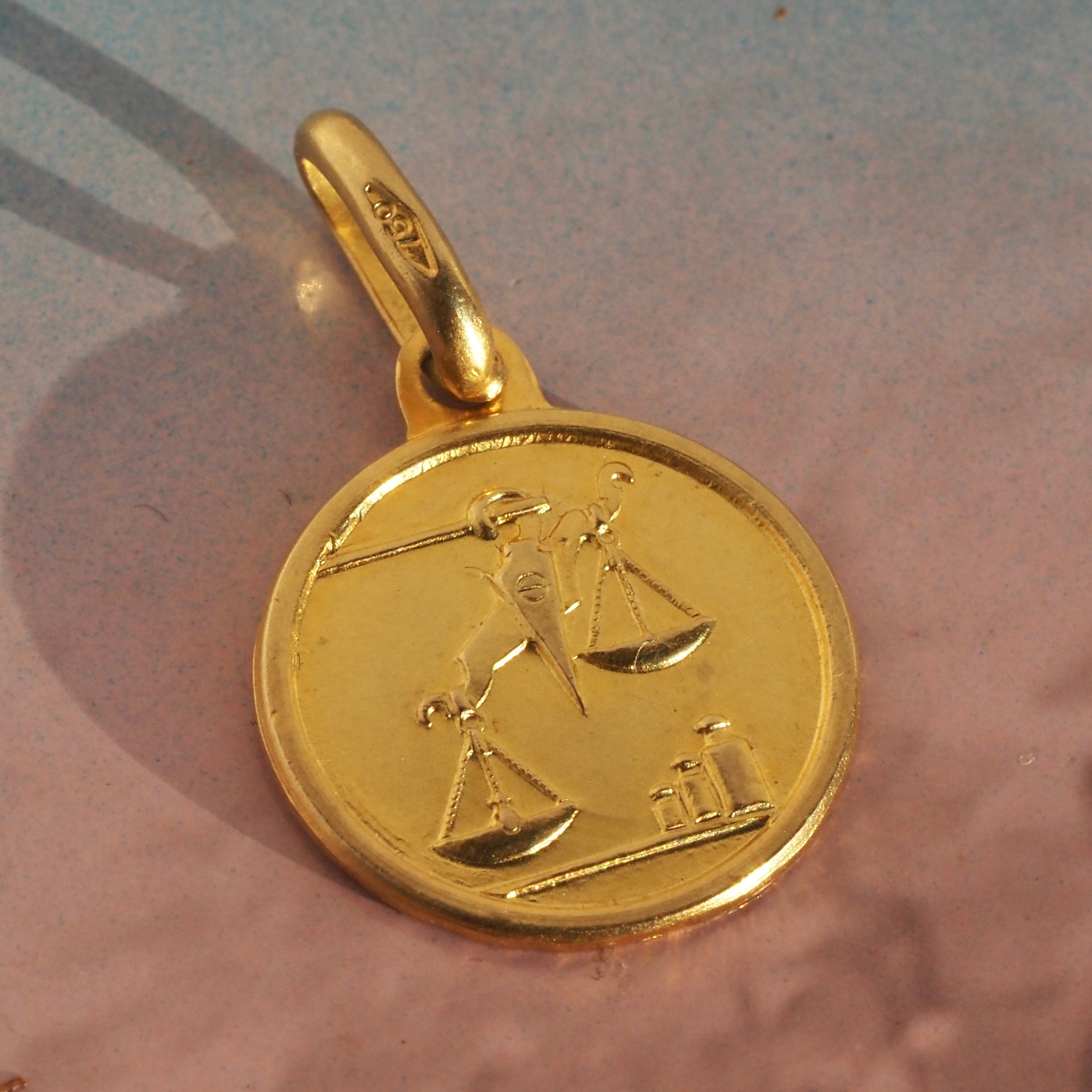 Vintage Libra 18k Gold Zodiac Pendant