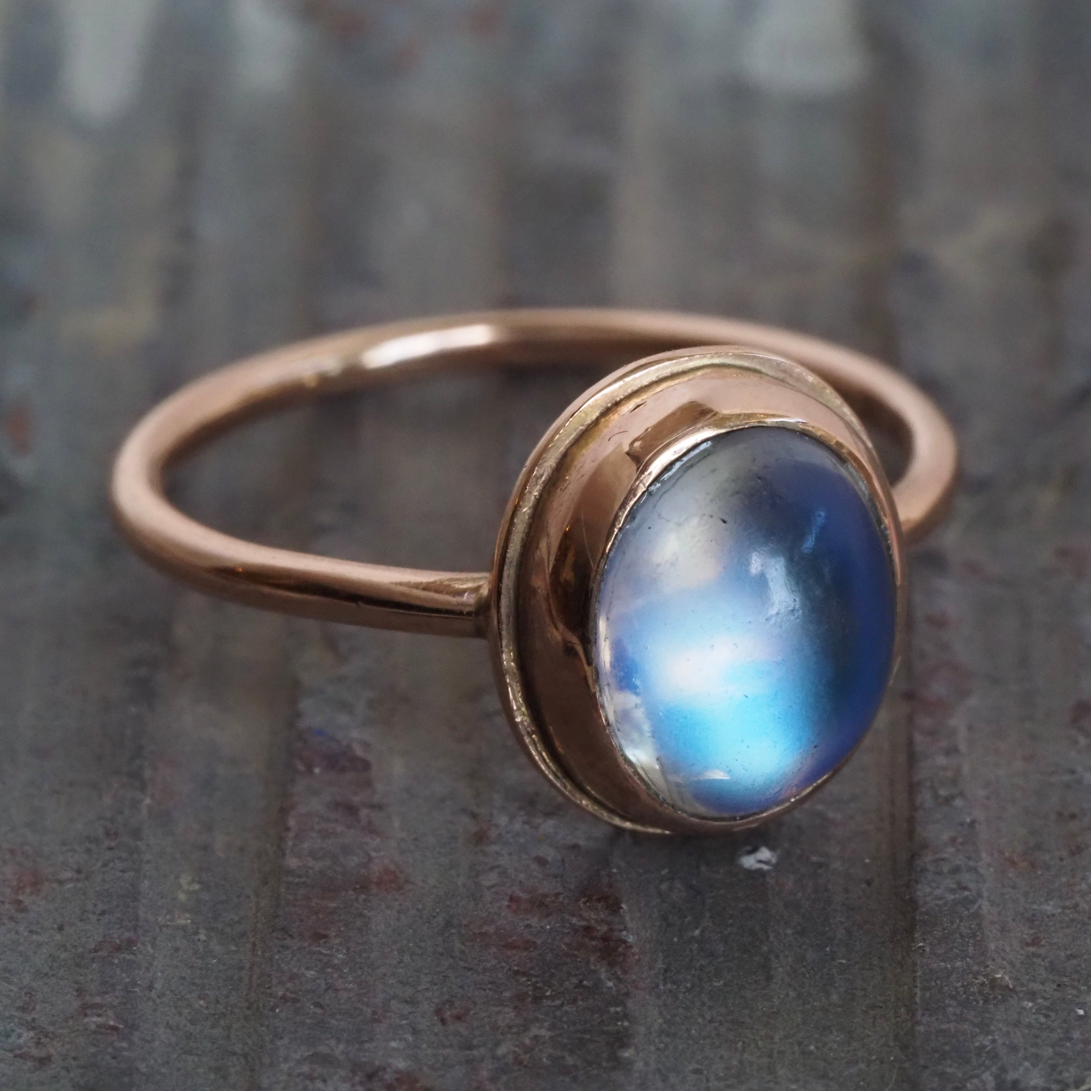 Vintage English 9k Gold Moonstone Ring