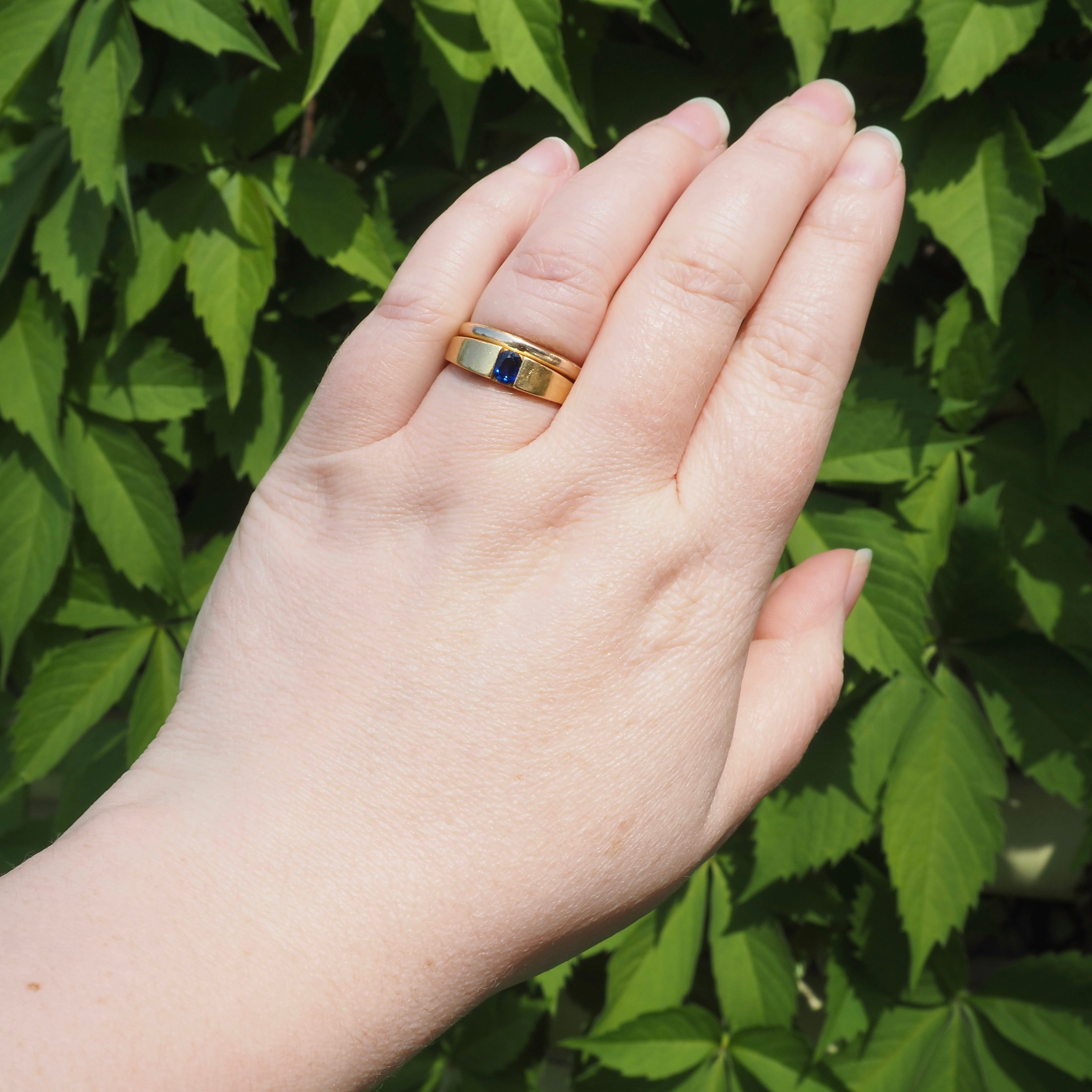 Vintage 18k Gold Natural Sapphire Band