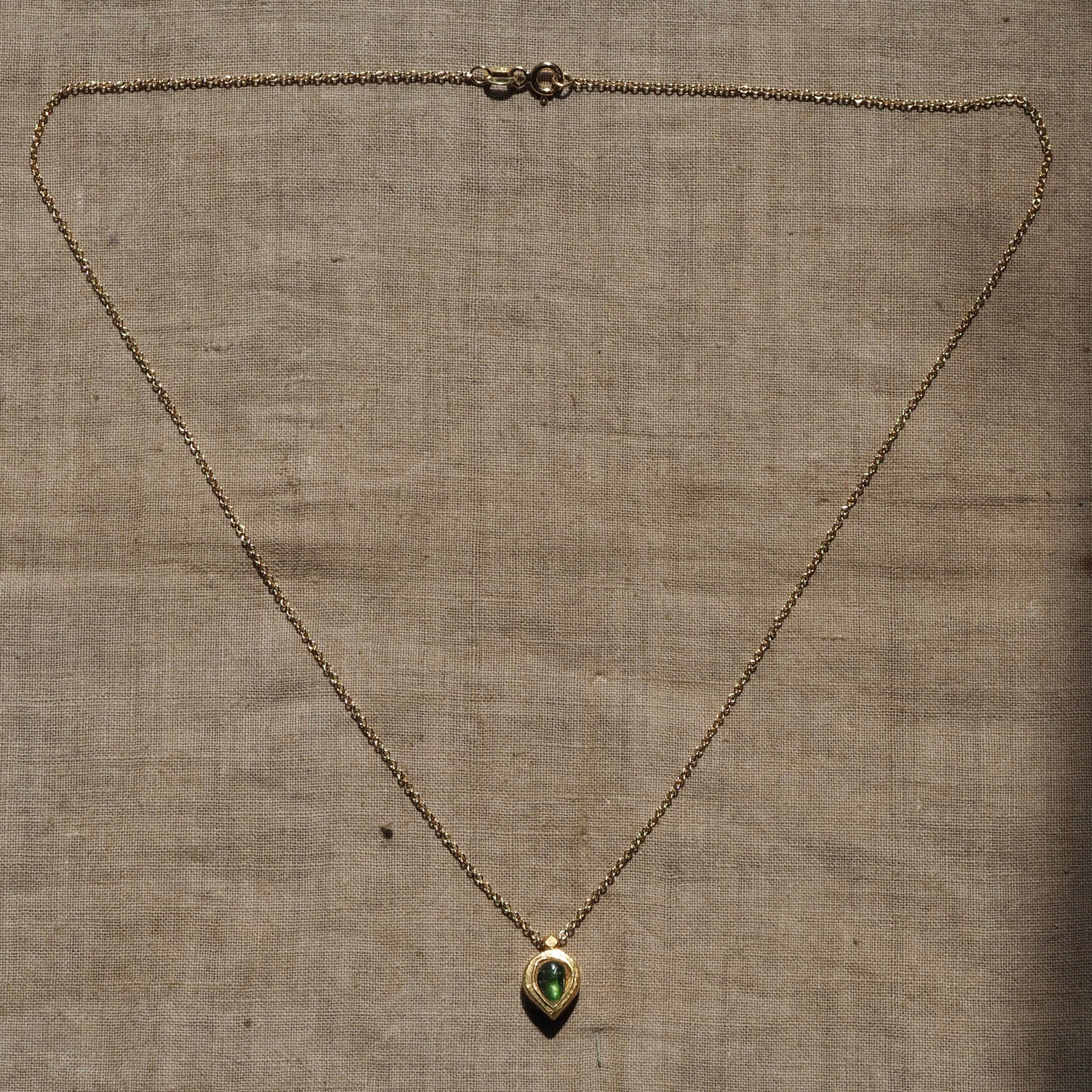 Vintage Indian 22k Gold Tourmaline Pendant on 18k Gold Rolo Chain