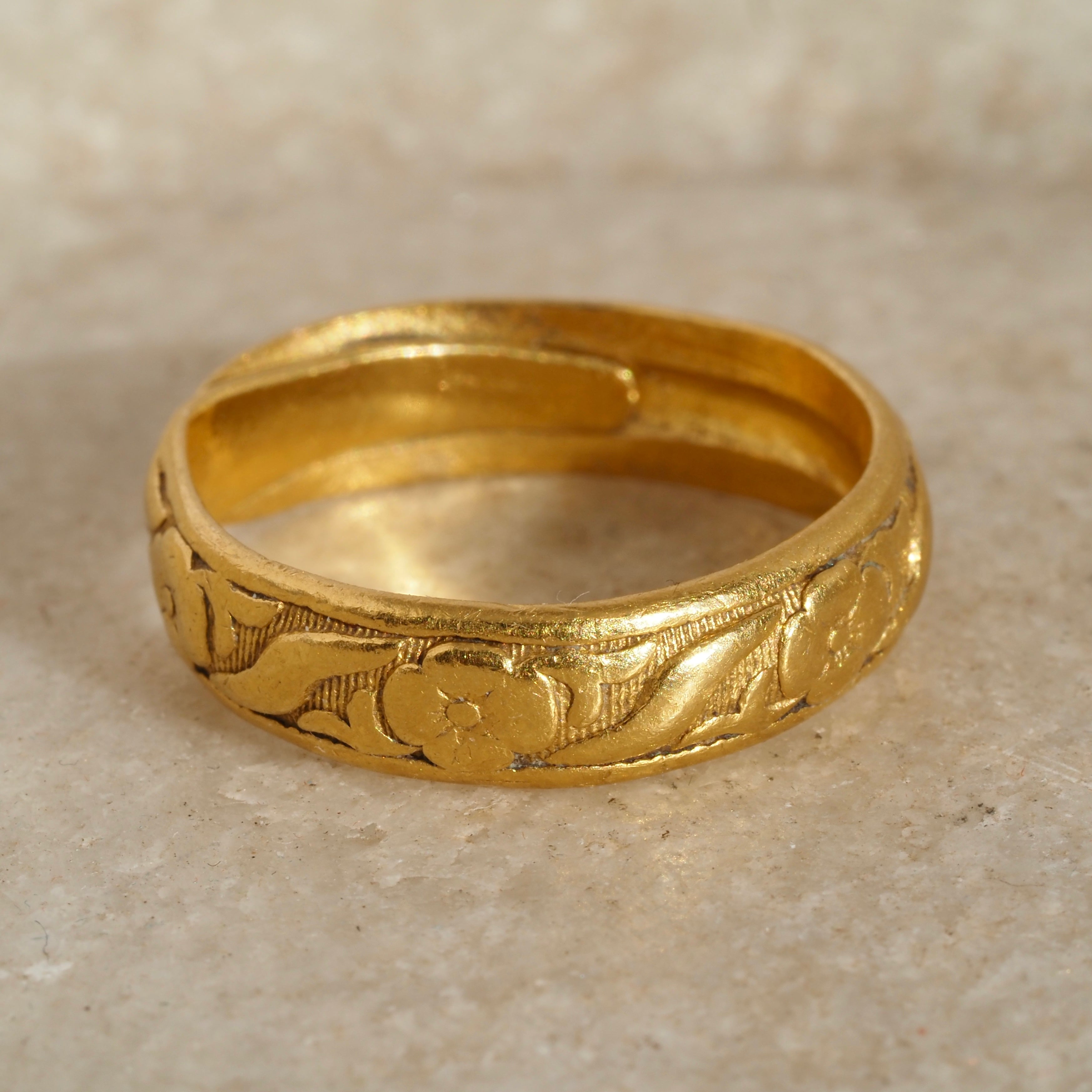 Antique Chinese 22k Gold Adjustable Floral Band