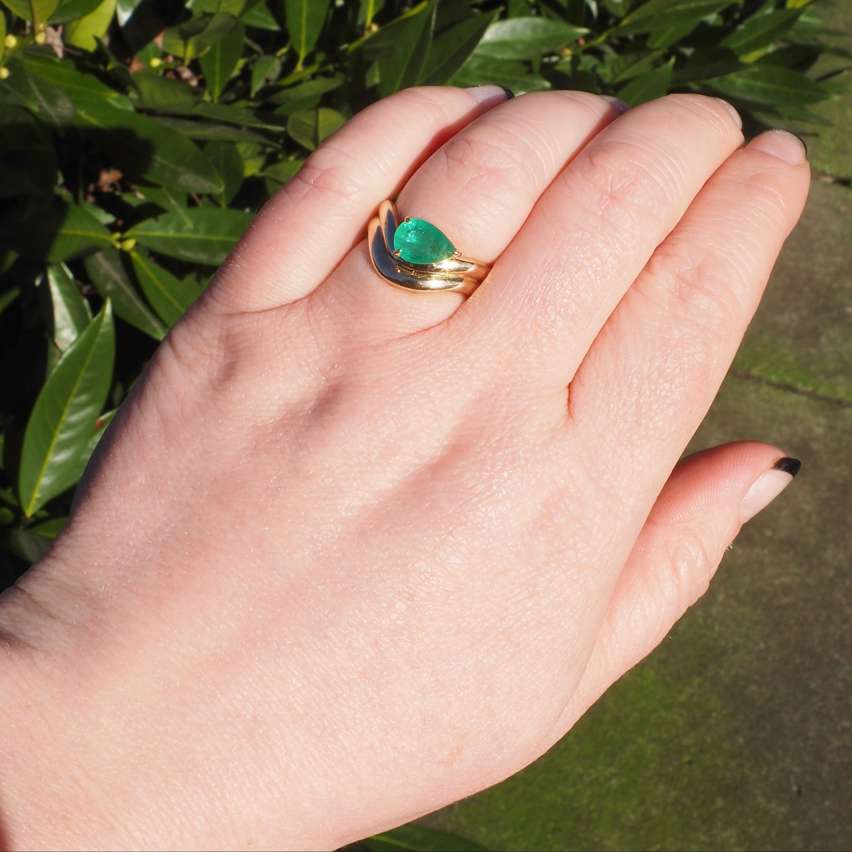 Vintage Modernist Style Pear Cut Emerald 14k Gold Double Wave Ring