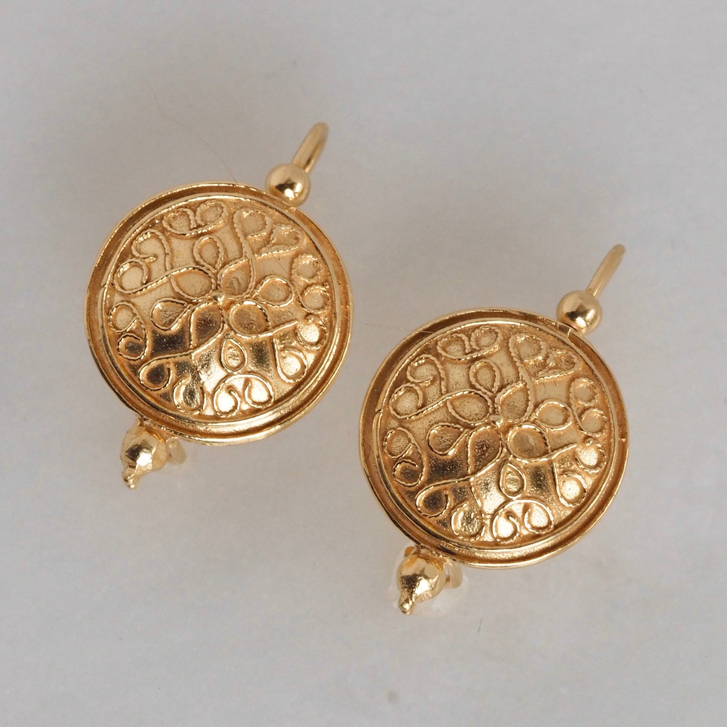 Vintage Italian 18k Gold Filigree Disc Earrings