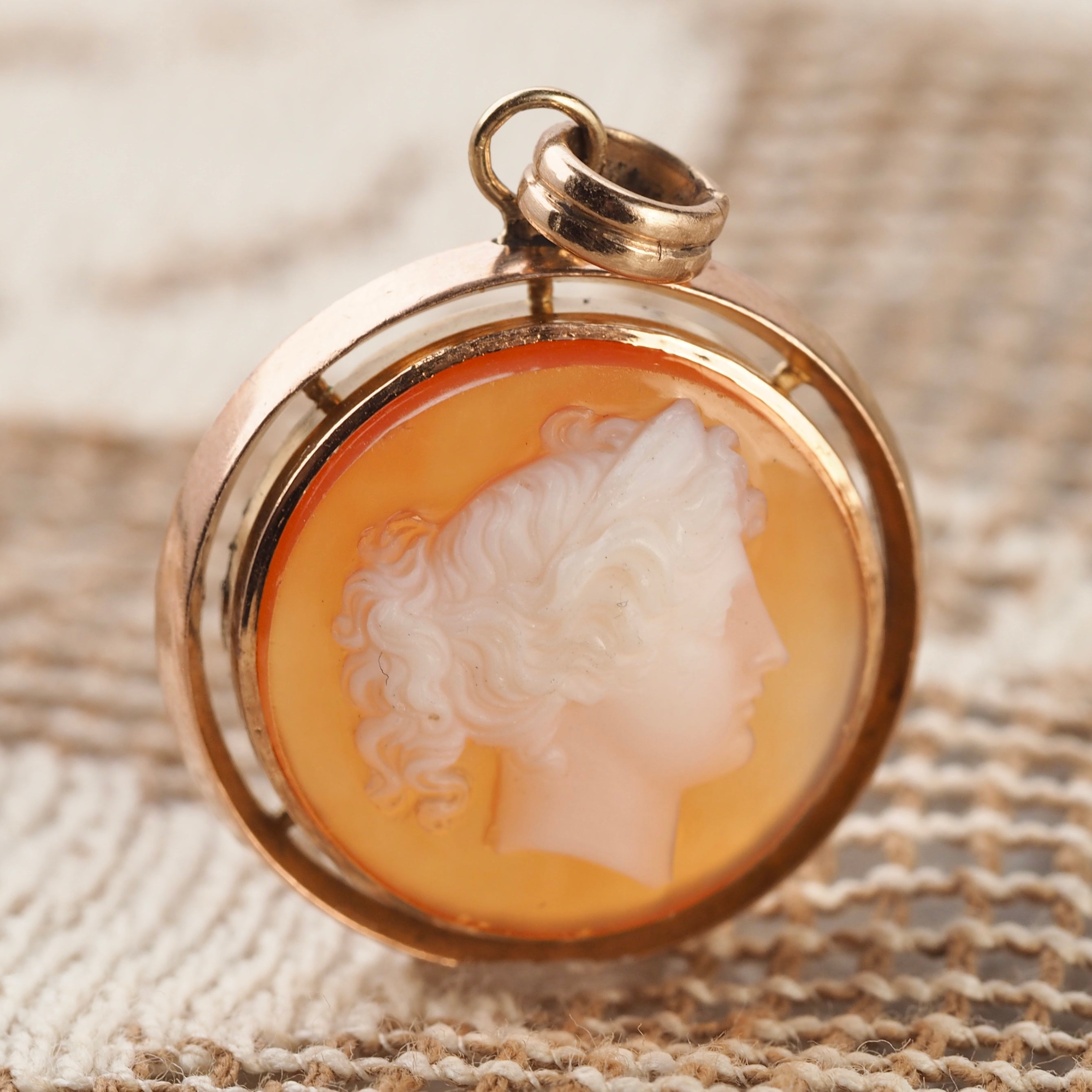 Antique Victorian 14k Gold Diana Hardstone Cameo Pendant