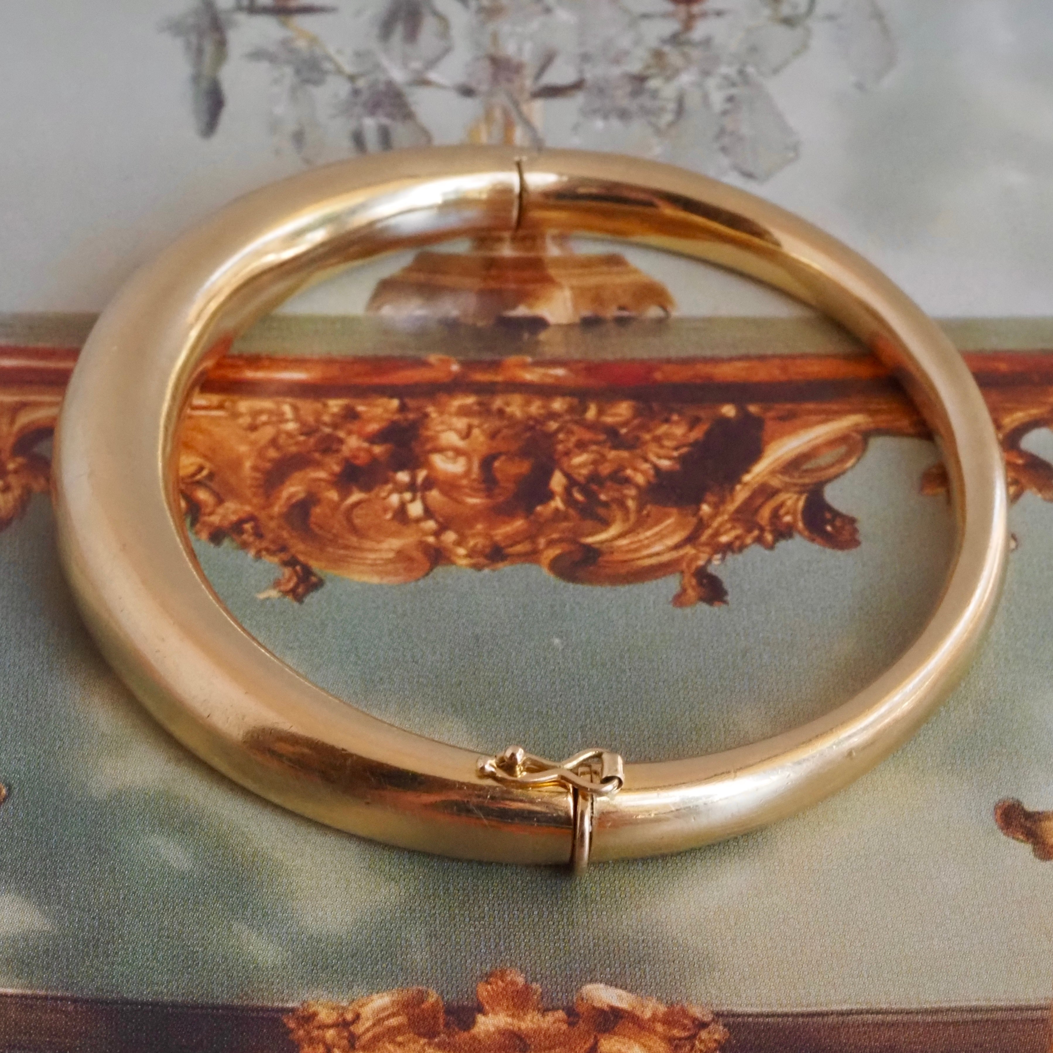 Vintage Italian 18k Gold Hinged Bangle