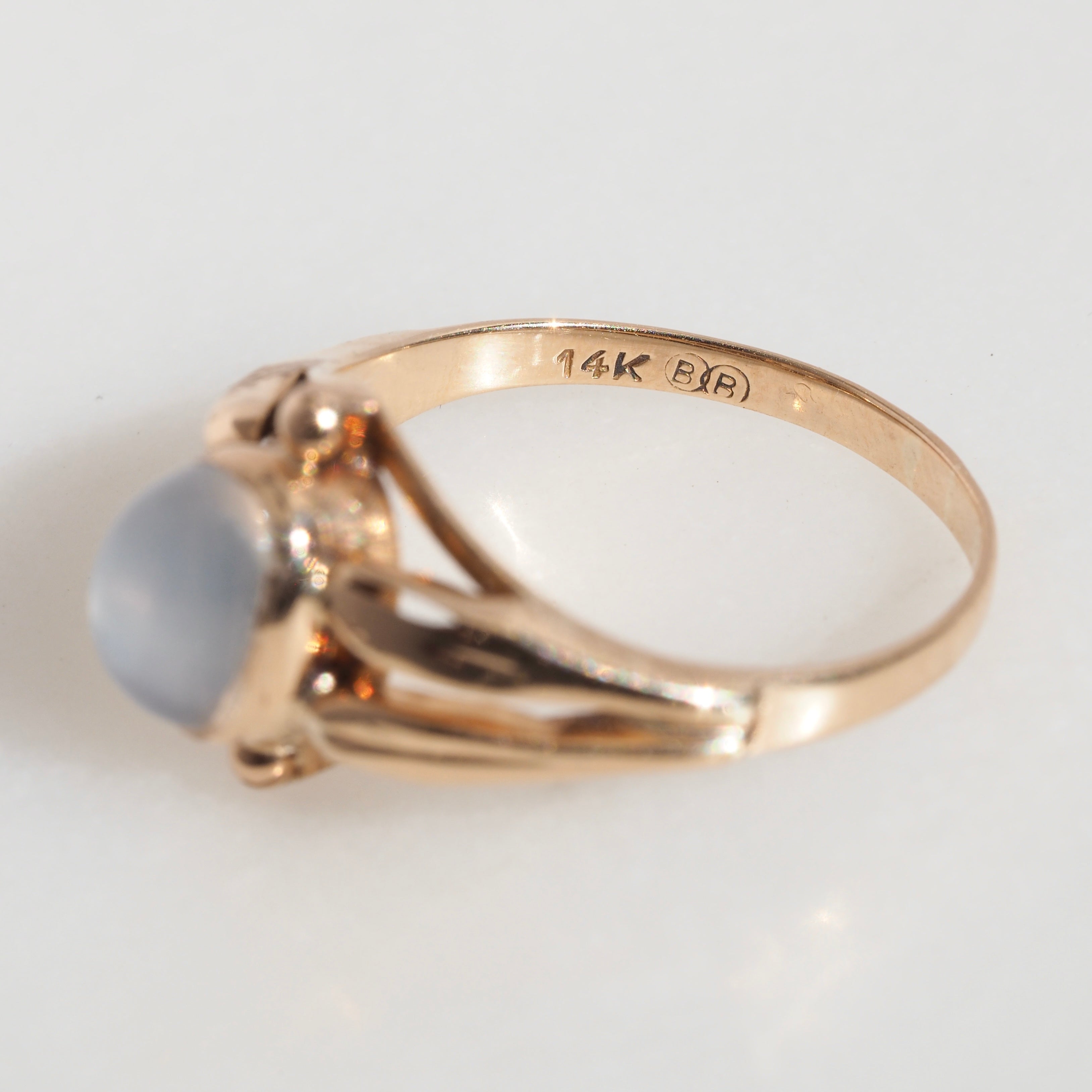 Vintage 14k Gold Sugarloaf Moonstone Ring