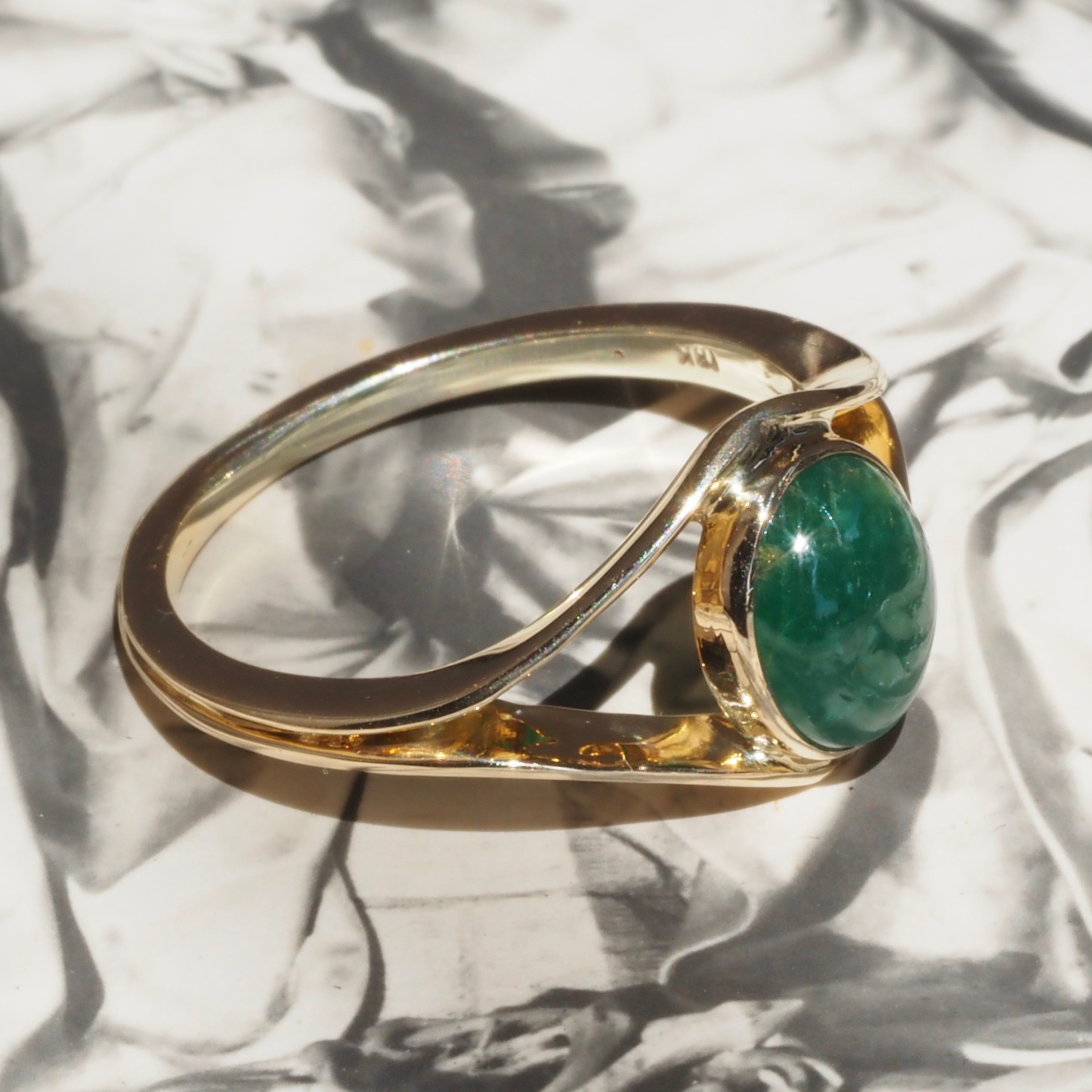 Vintage Modernist Emerald Cabochon 18k Gold Ring