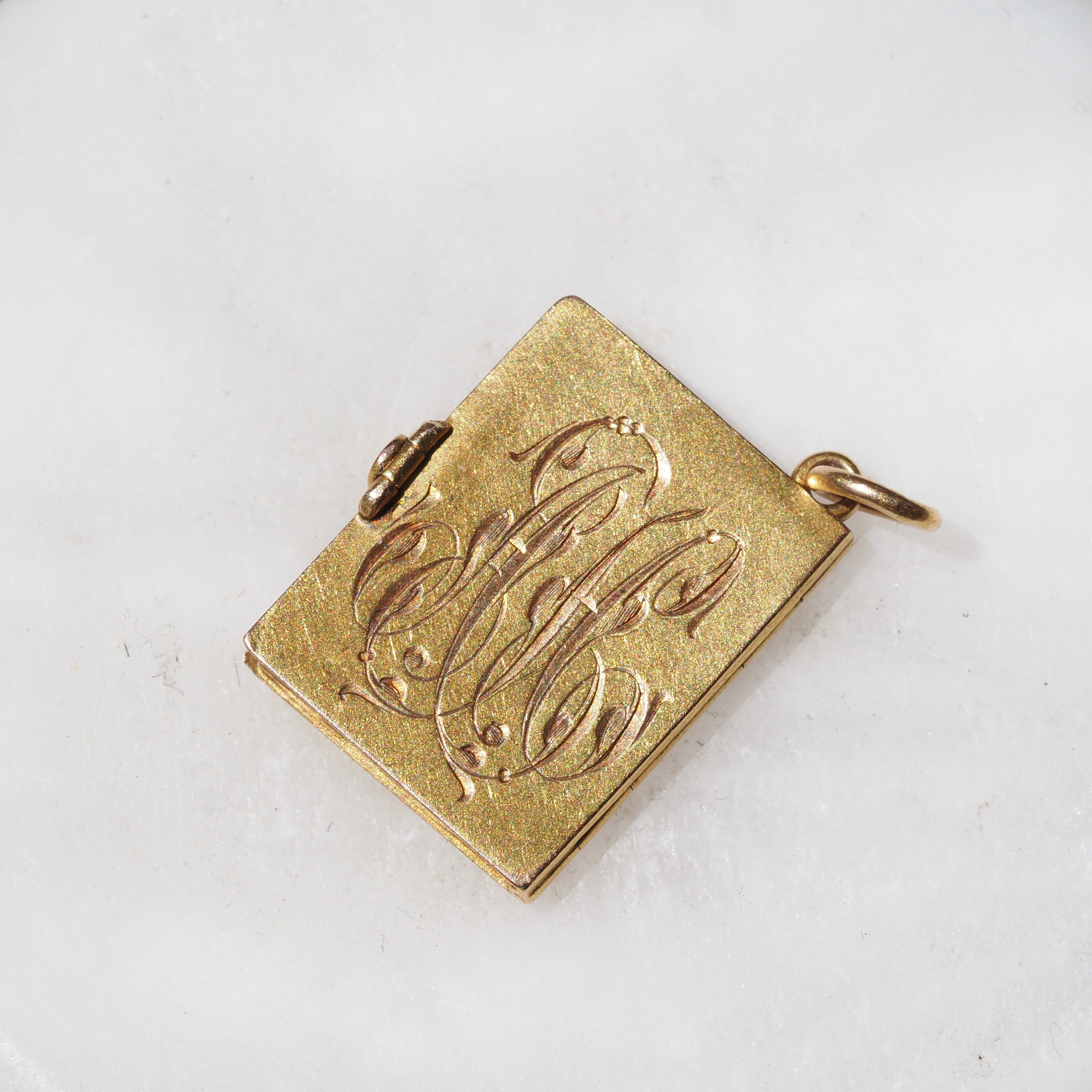 Antique French Bloomed 18k Gold Fleur de Lis "Amitie Sincere" Book Locket