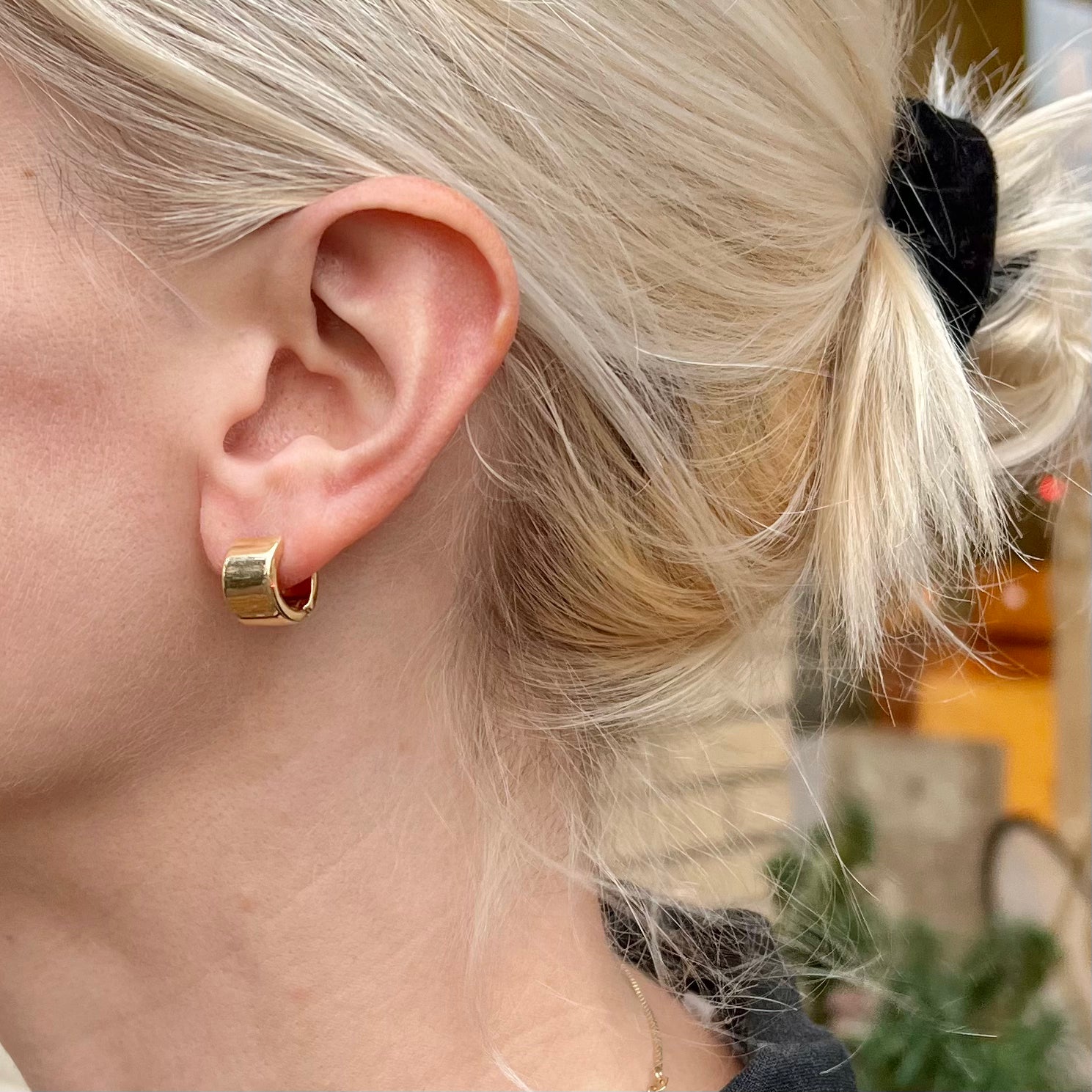 Vintage 14k Gold Hinged Huggie Hoops