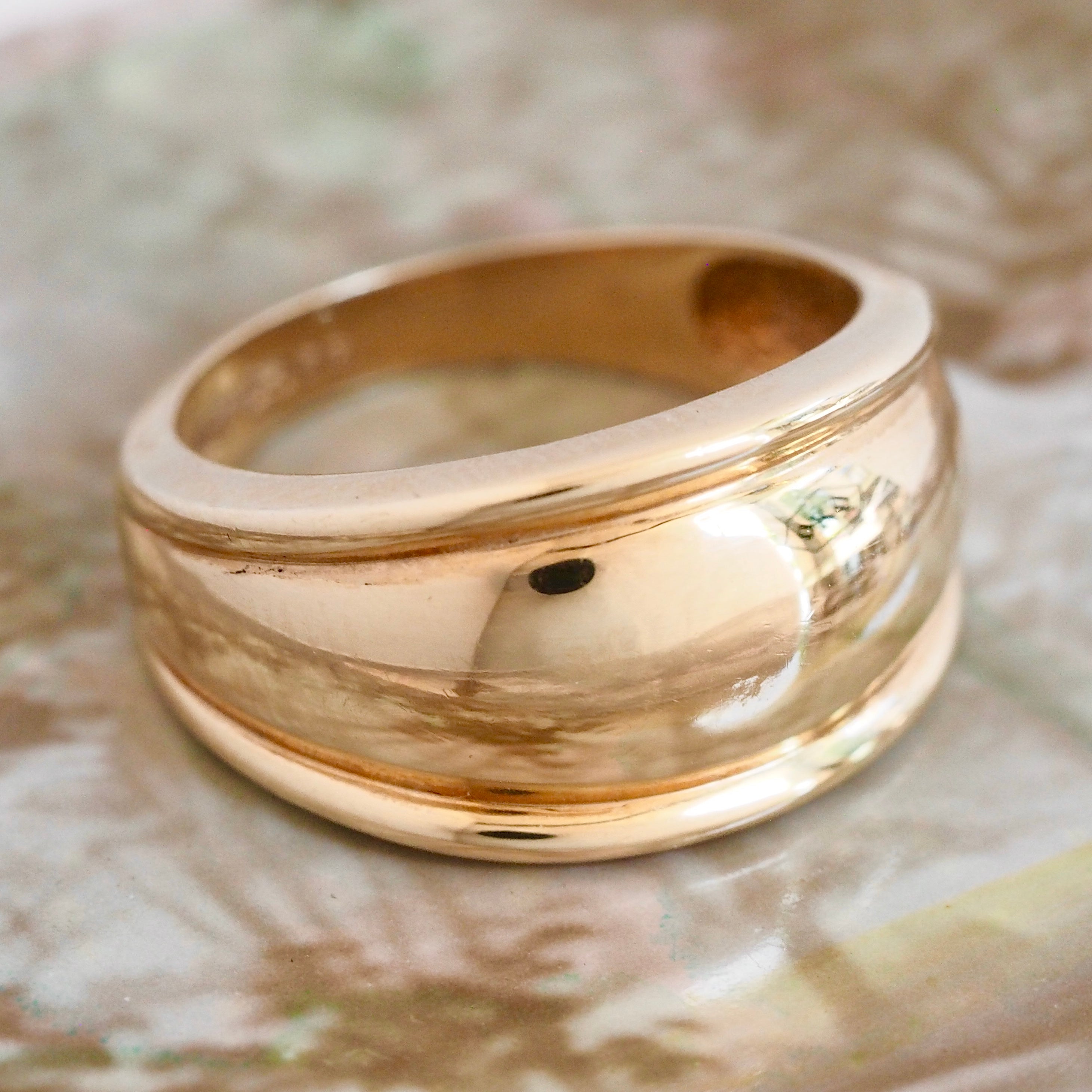 Vintage 14k Gold Ridged Dome Band