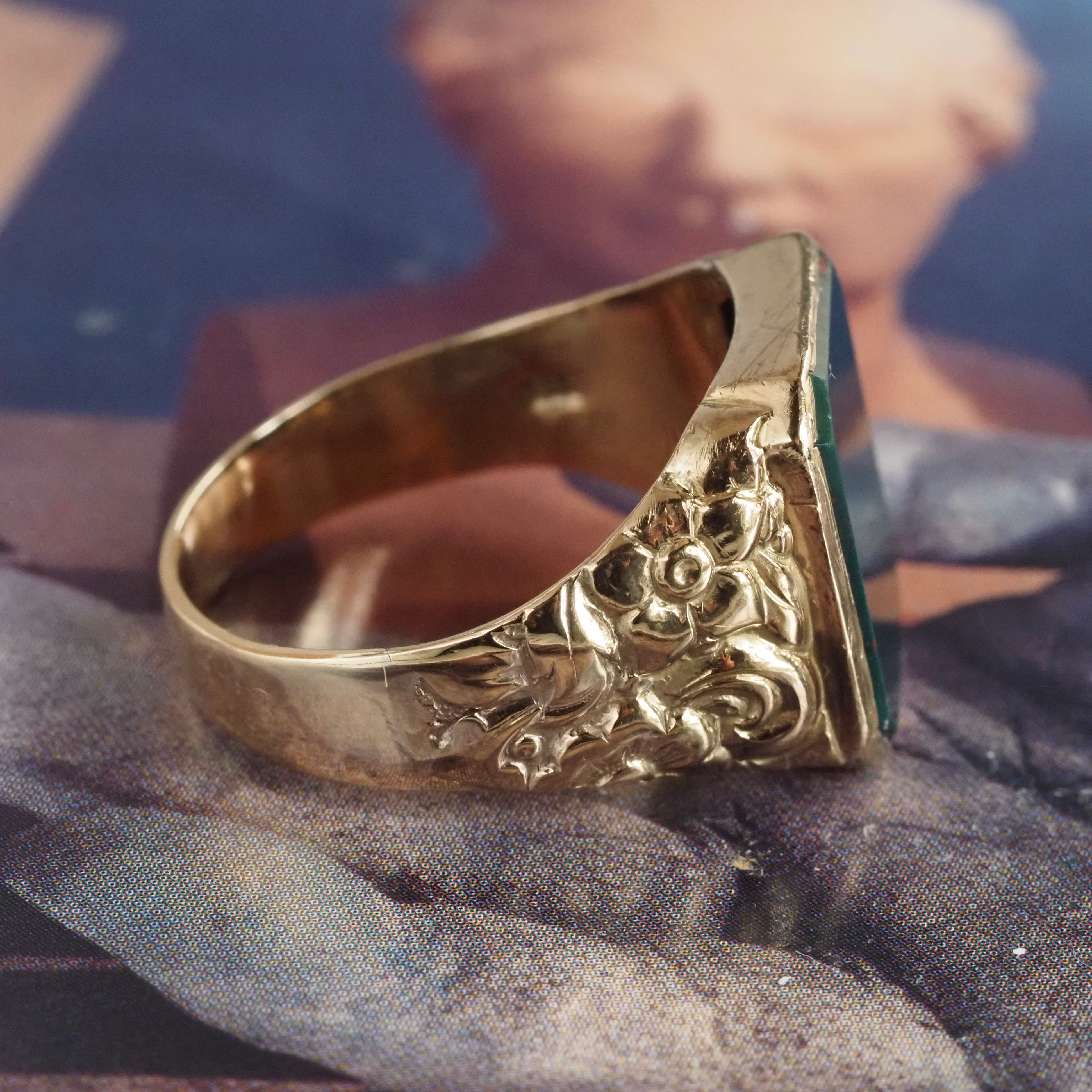Vintage Bloodstone Floral 8k Gold Signet Ring