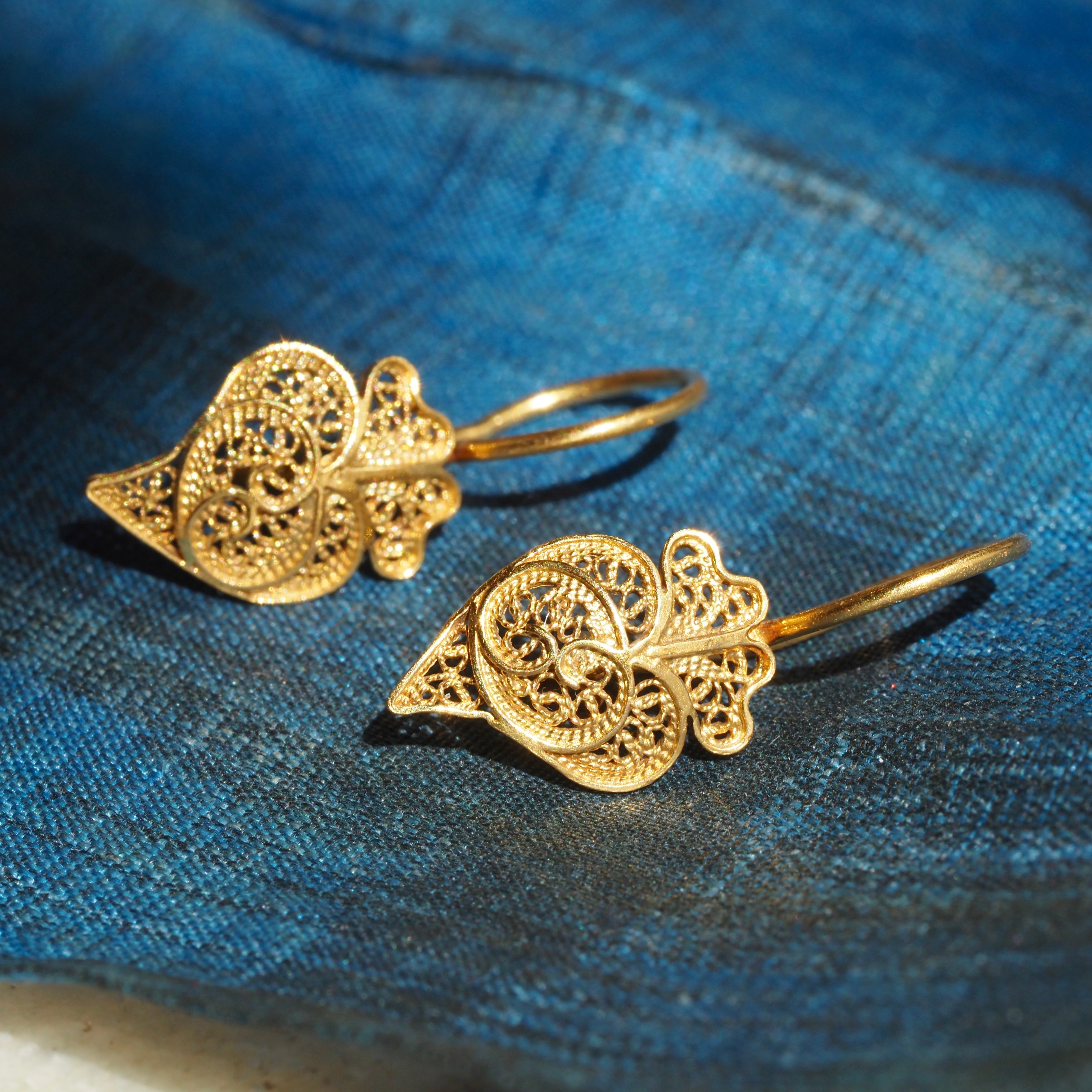 Vintage Portuguese 19k Gold Filigree Heart of Viana Earrings