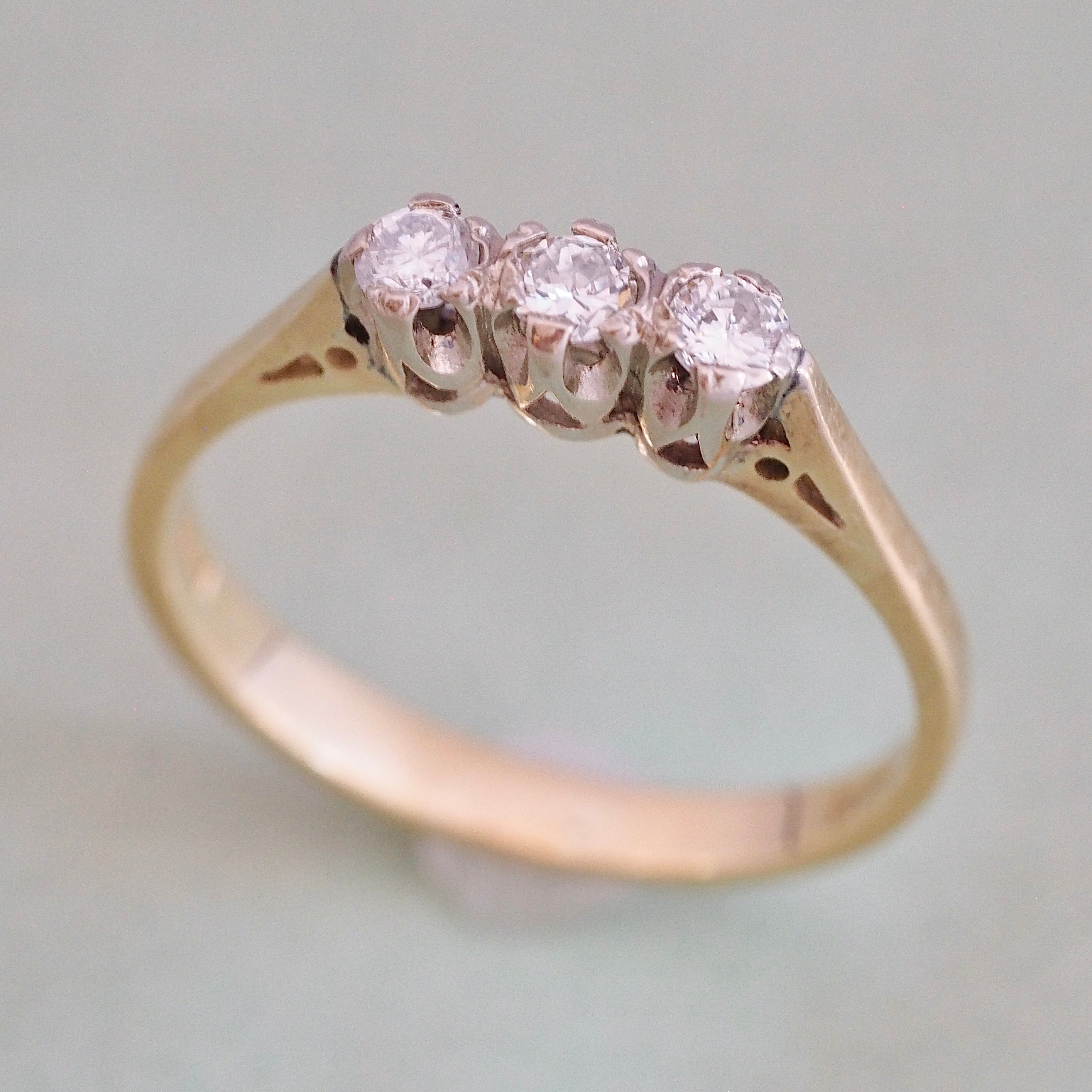 Vintage English Diamond Trilogy 18k Gold Ring