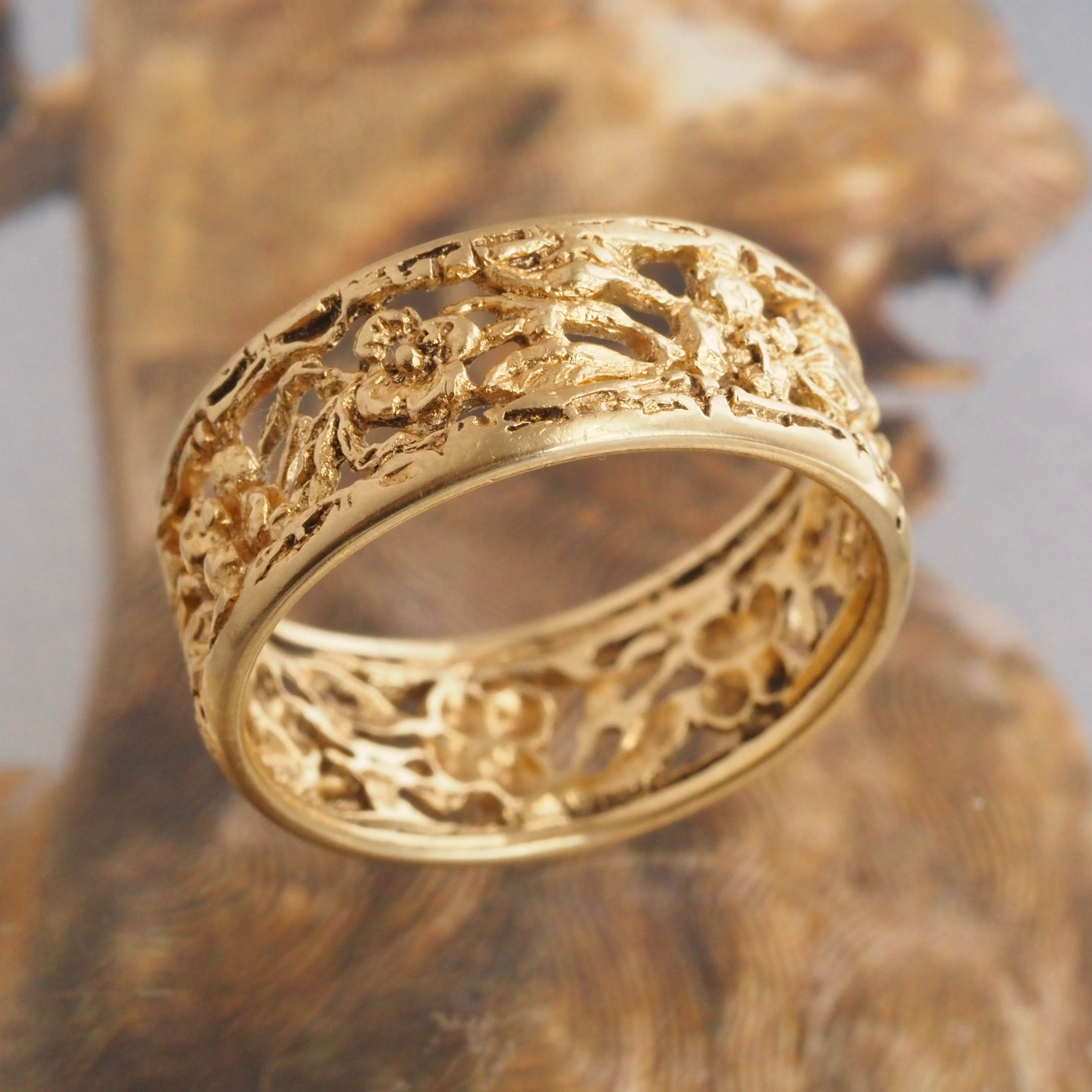 Vintage Floral 18k Gold Band