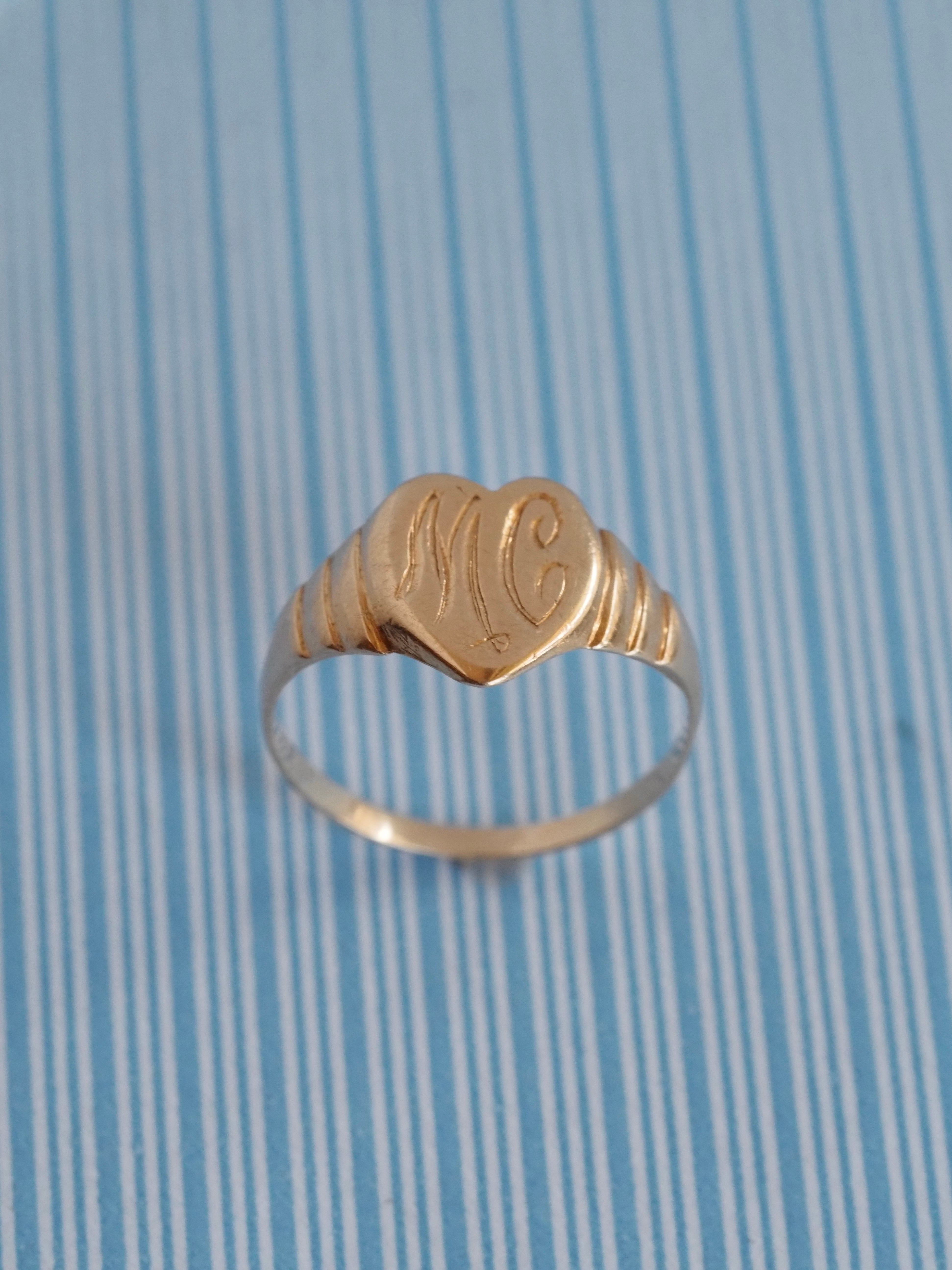 Vintage 14k Gold Heart Engraved “MC” Signet