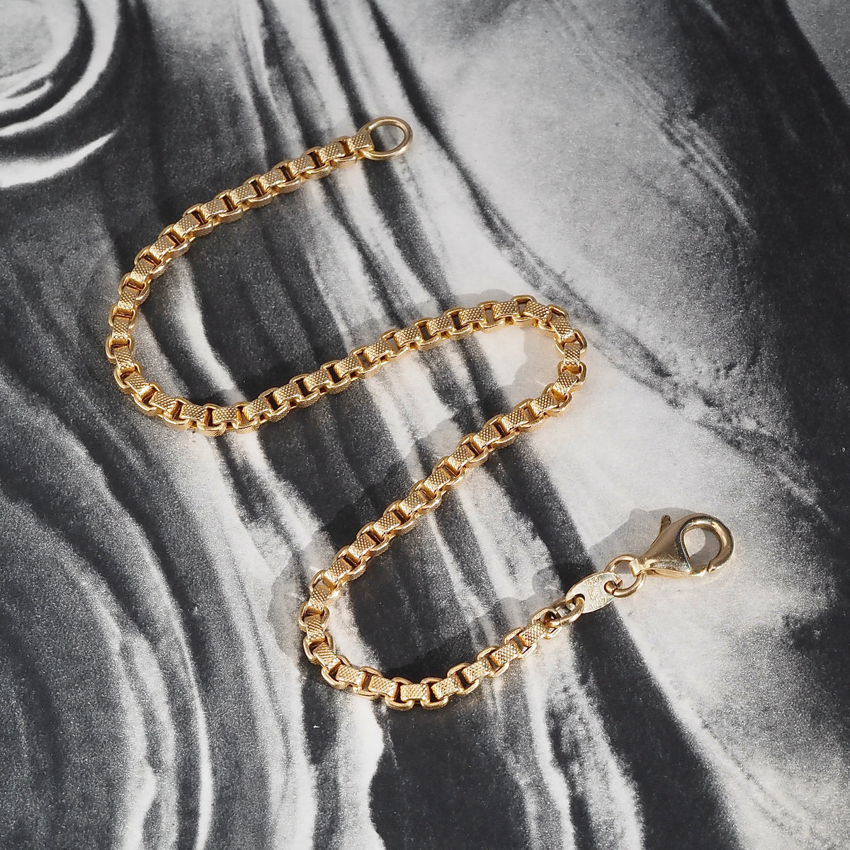 Vintage Italian 14k Gold Rounded Textured Box Chain Bracelet