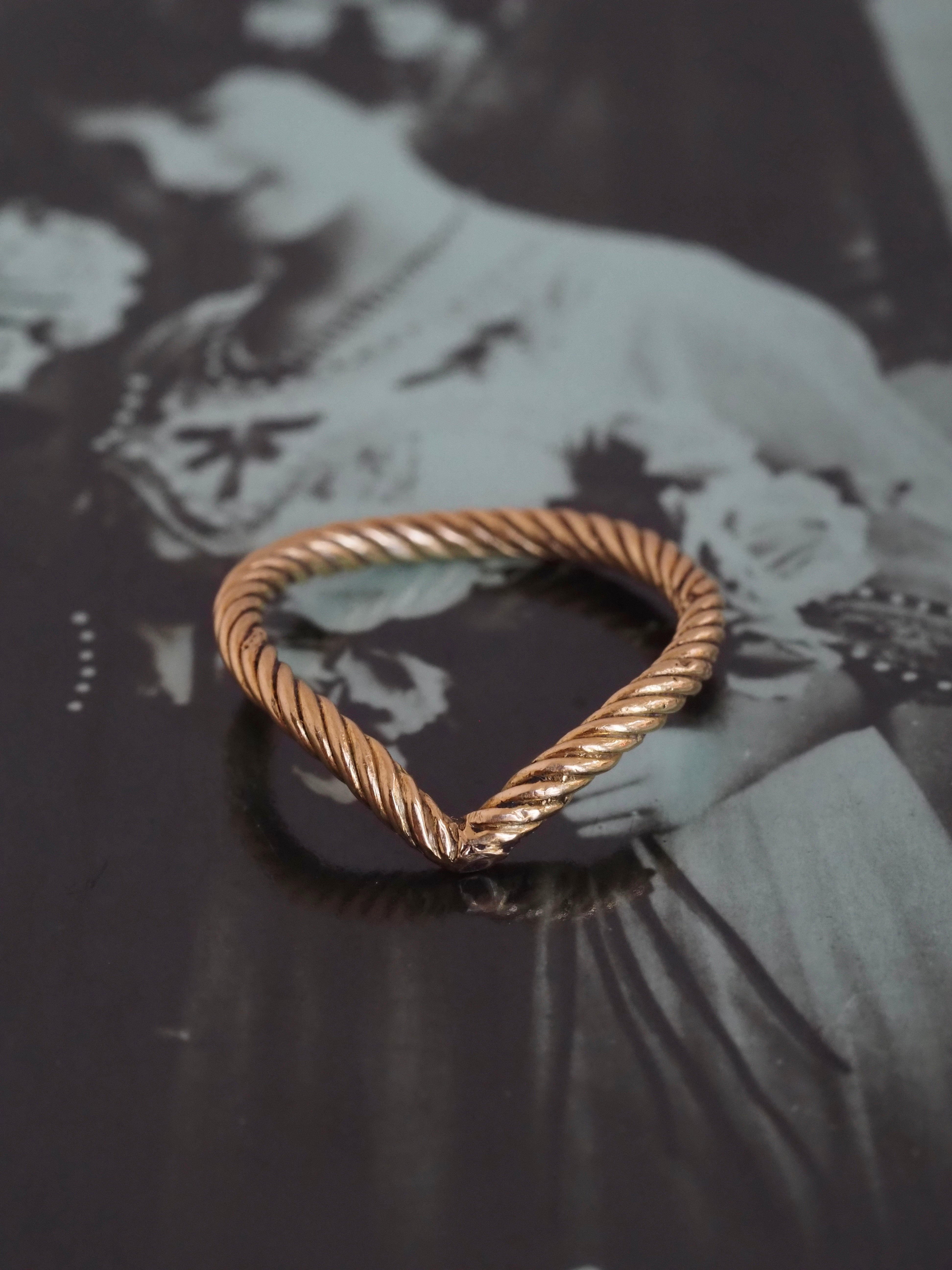 Vintage Twisted V 14k Gold Ring