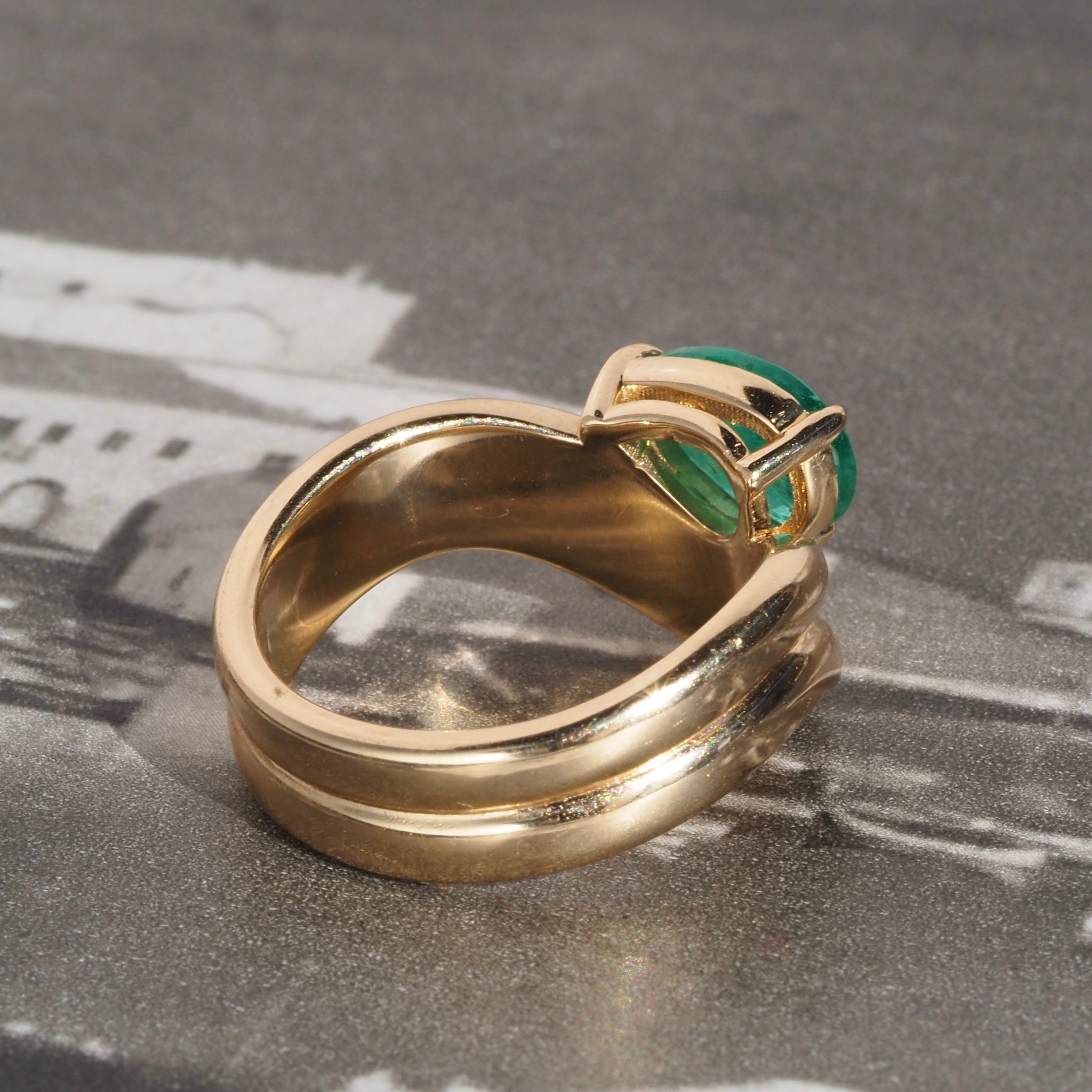 Vintage Modernist Style Pear Cut Emerald 14k Gold Double Wave Ring