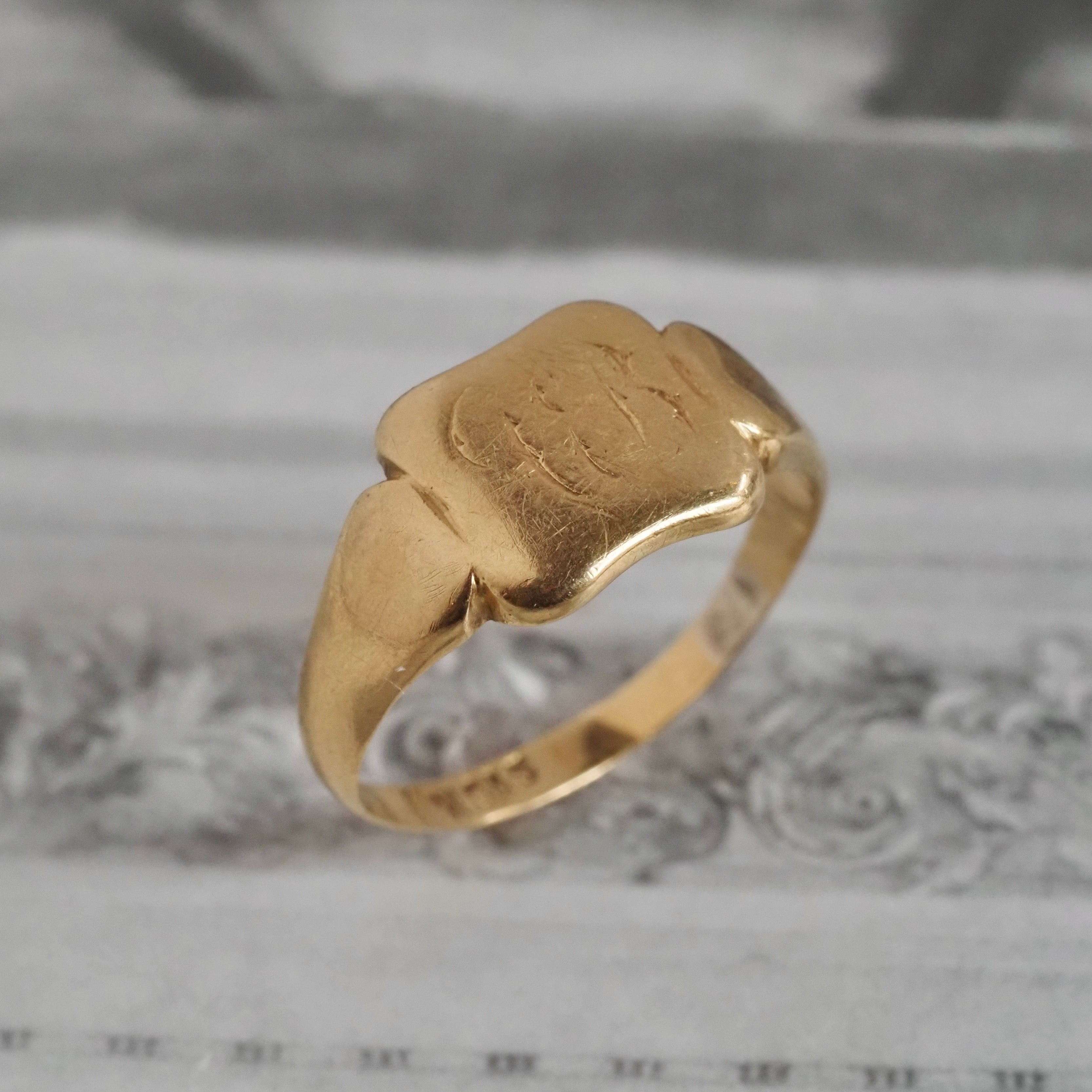 Antique 18k Gold Square Signet Ring