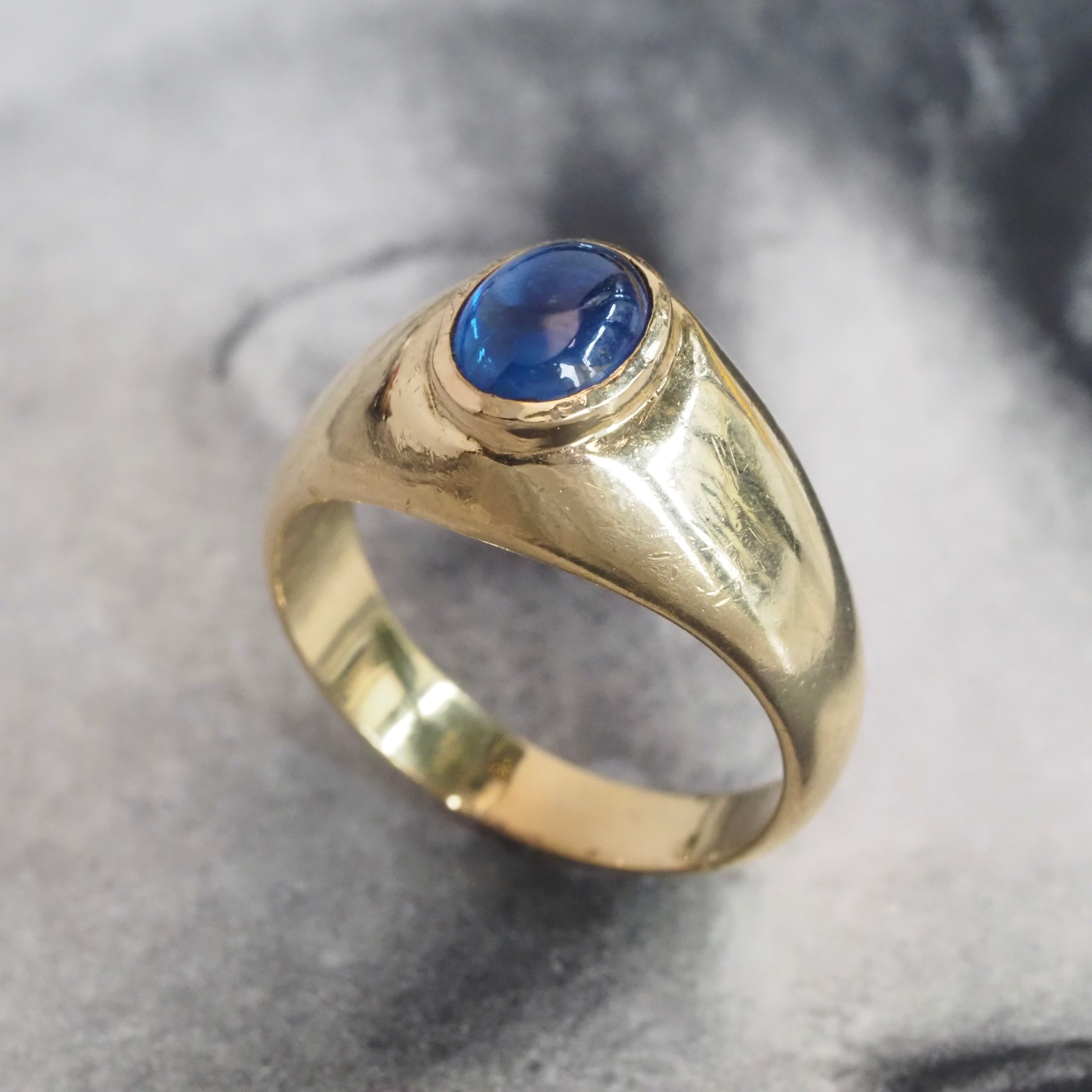 Vintage Natural Sapphire 18k Gold Dome Ring