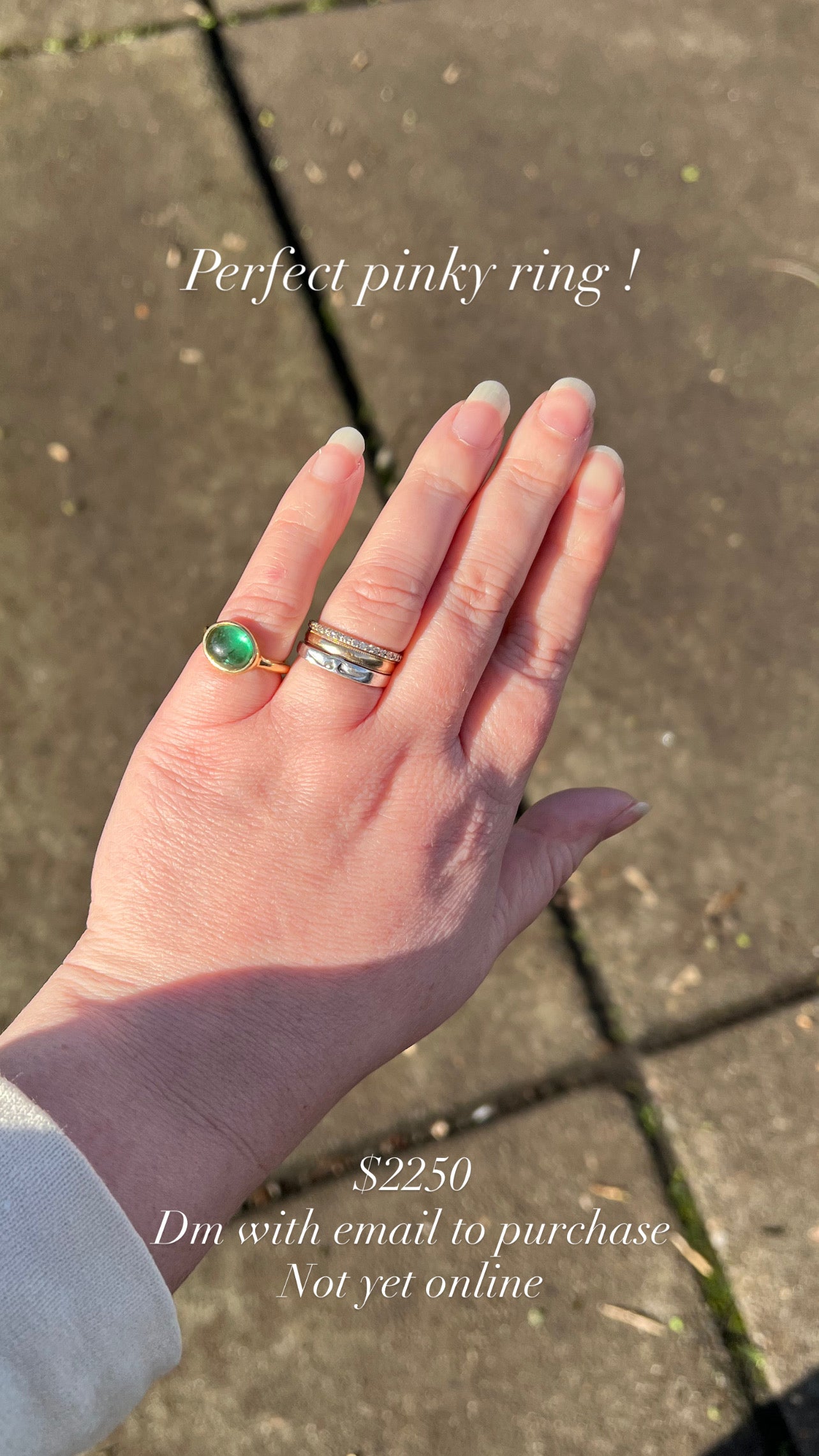 Vintage 18k Gold Green Tourmaline Cabochon Ring