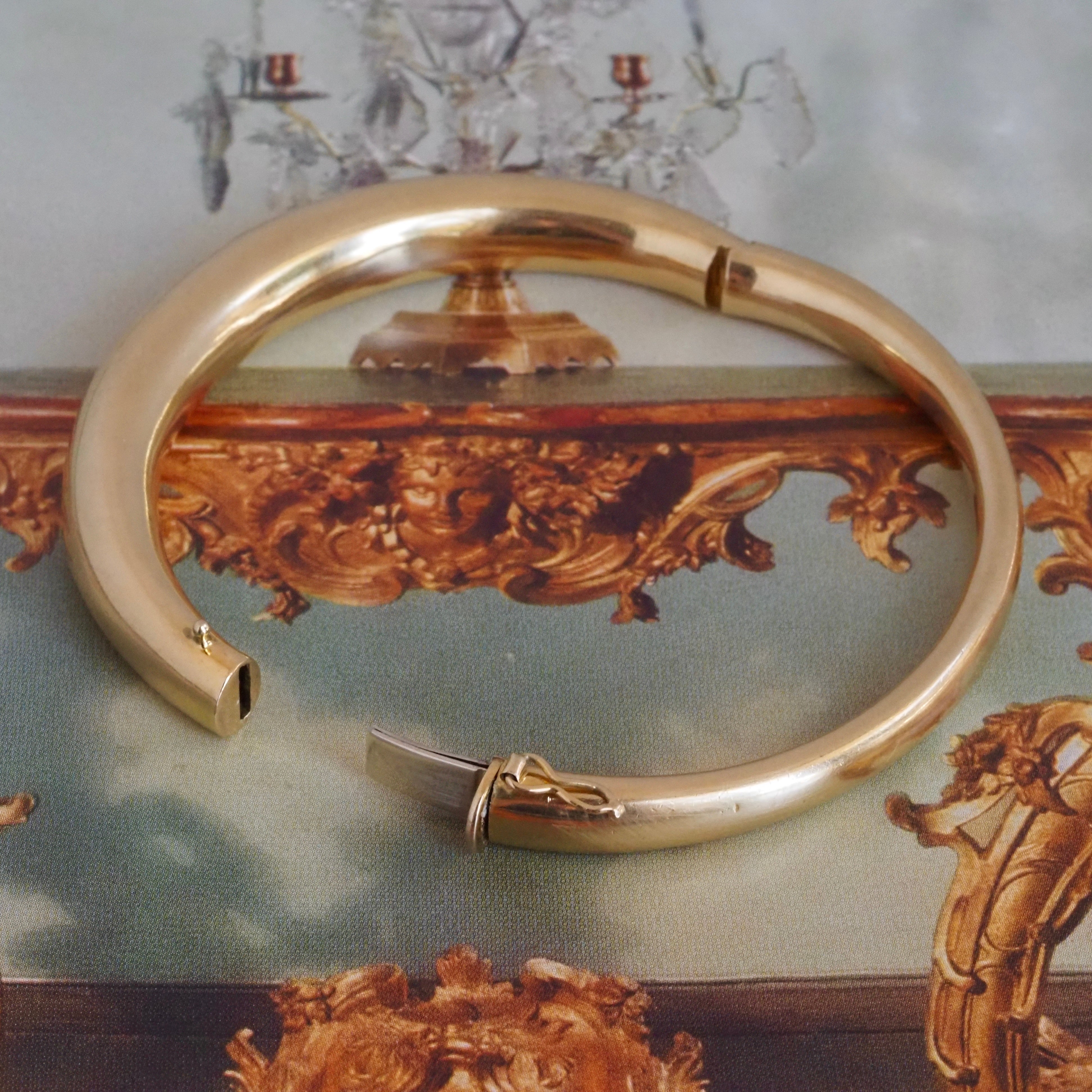 Vintage Italian 18k Gold Hinged Bangle