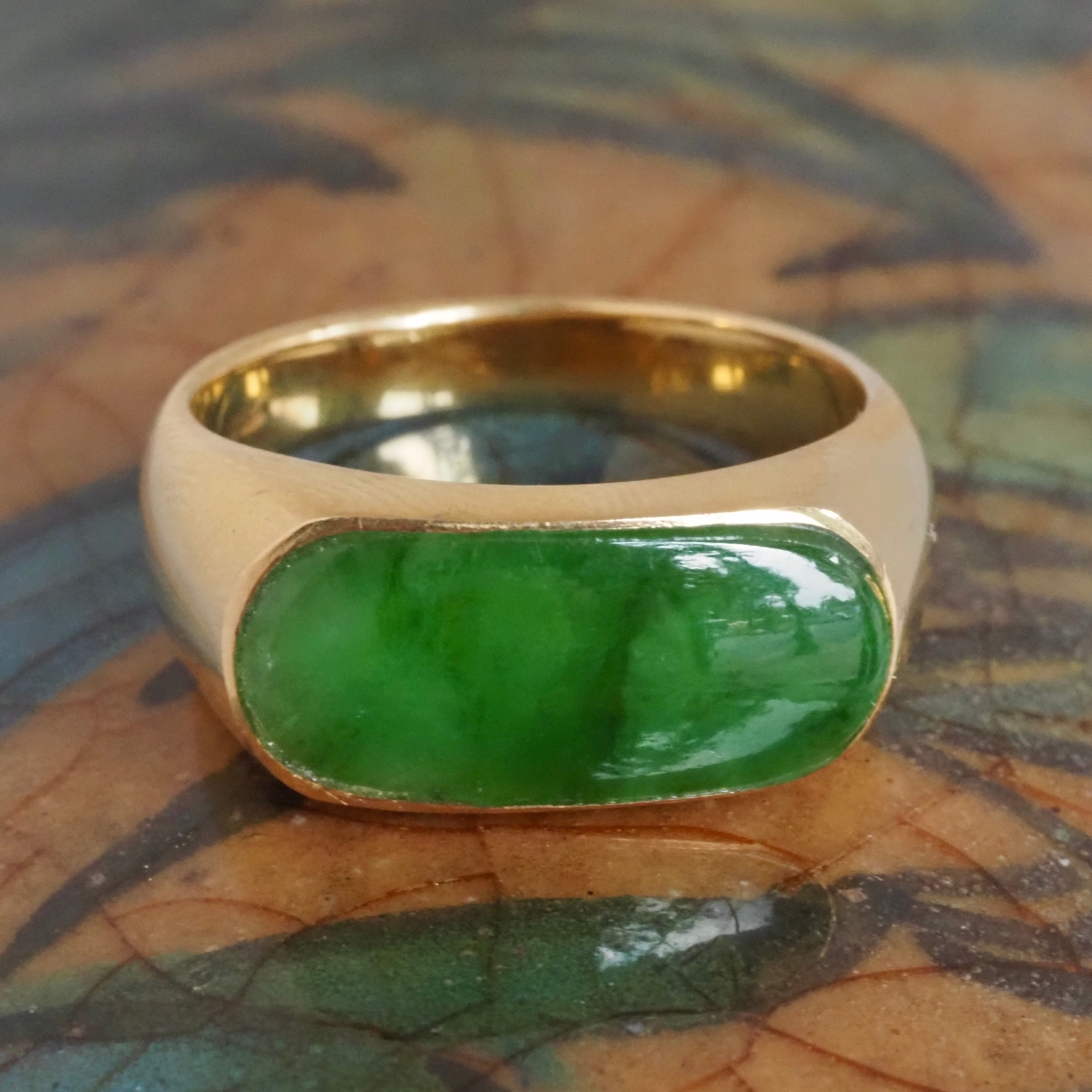 Vintage Jade 18k Gold Saddle Ring
