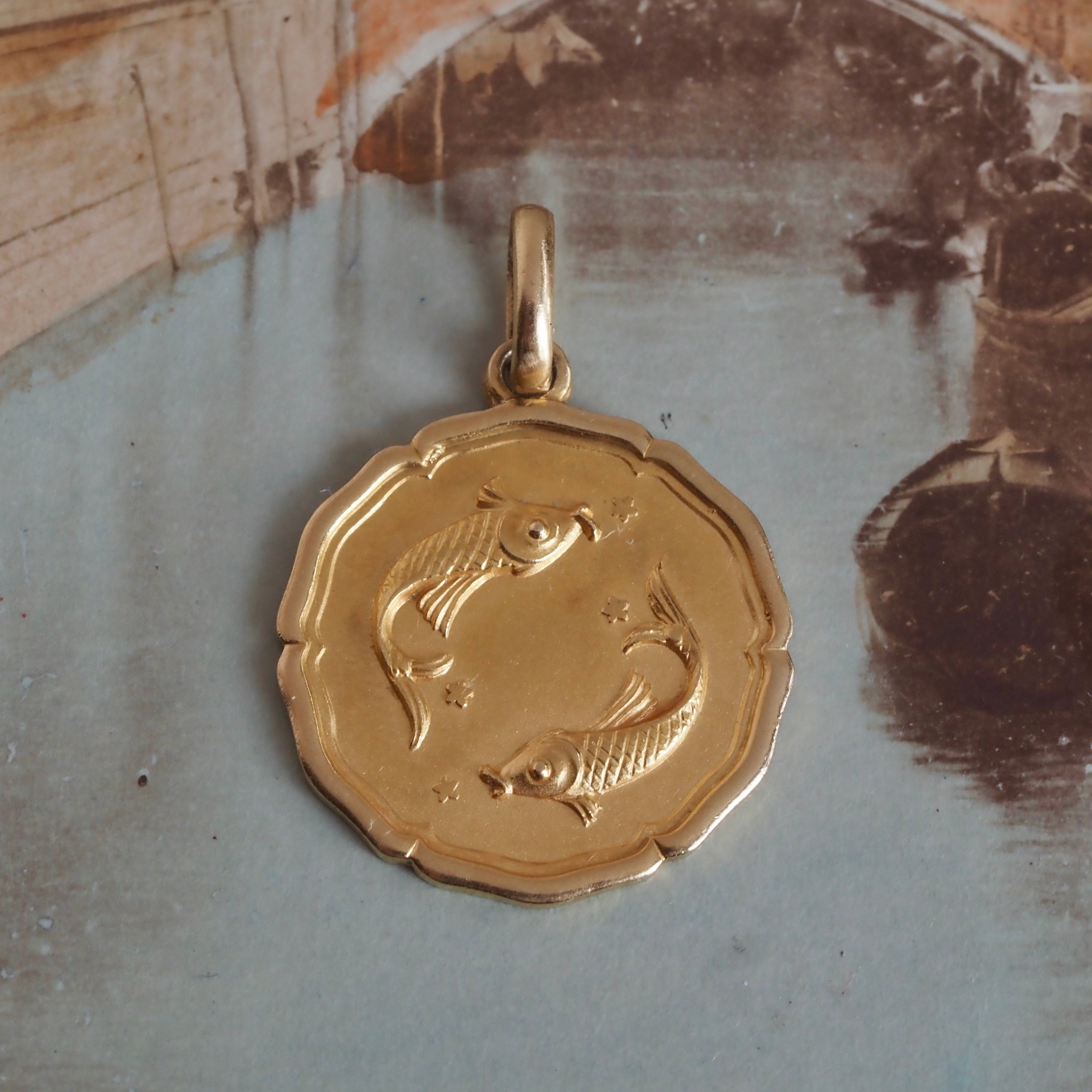 Vintage Italian Pisces 18k Gold Pendant