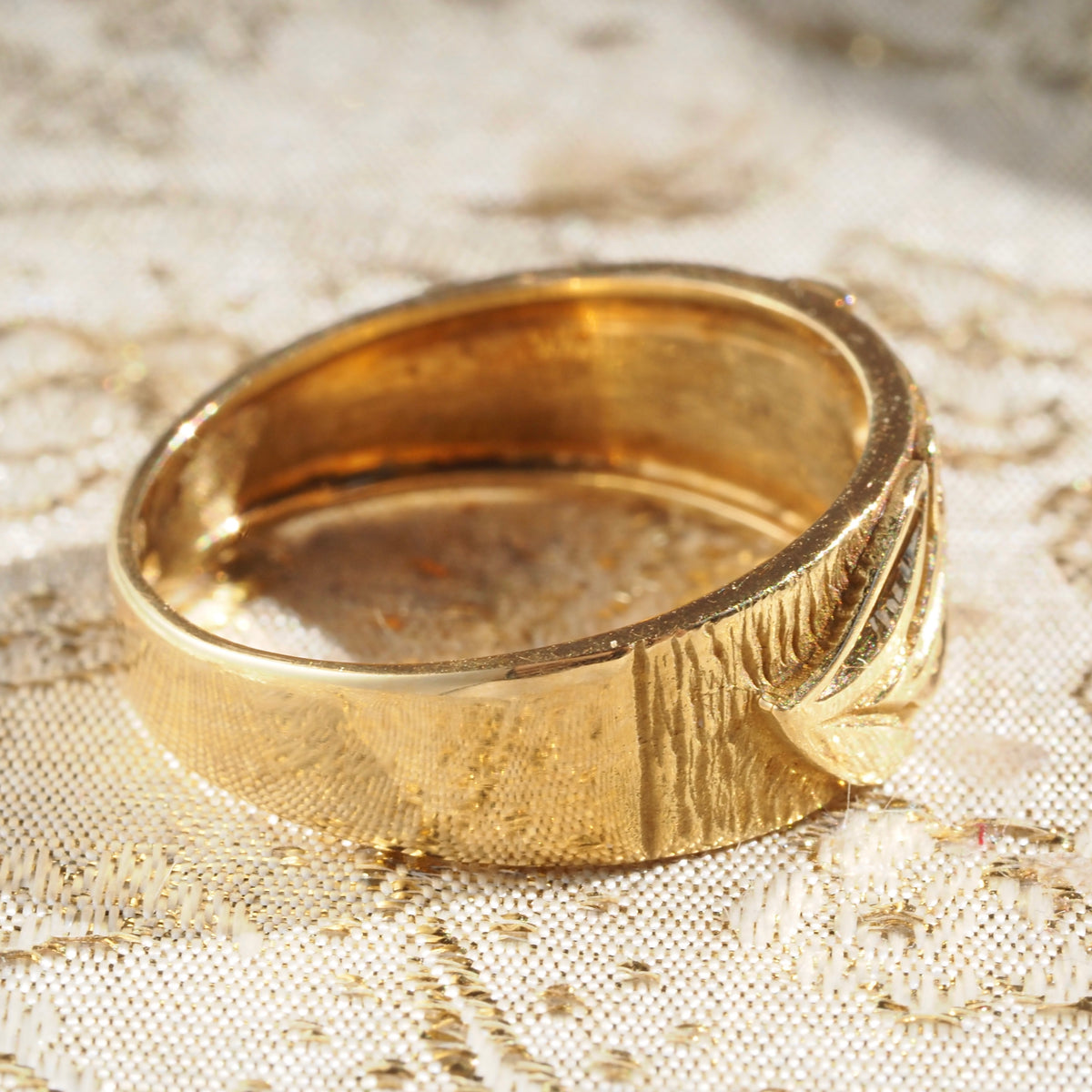 Vintage Italian Diamond 18k Gold Leaves and Flower Band