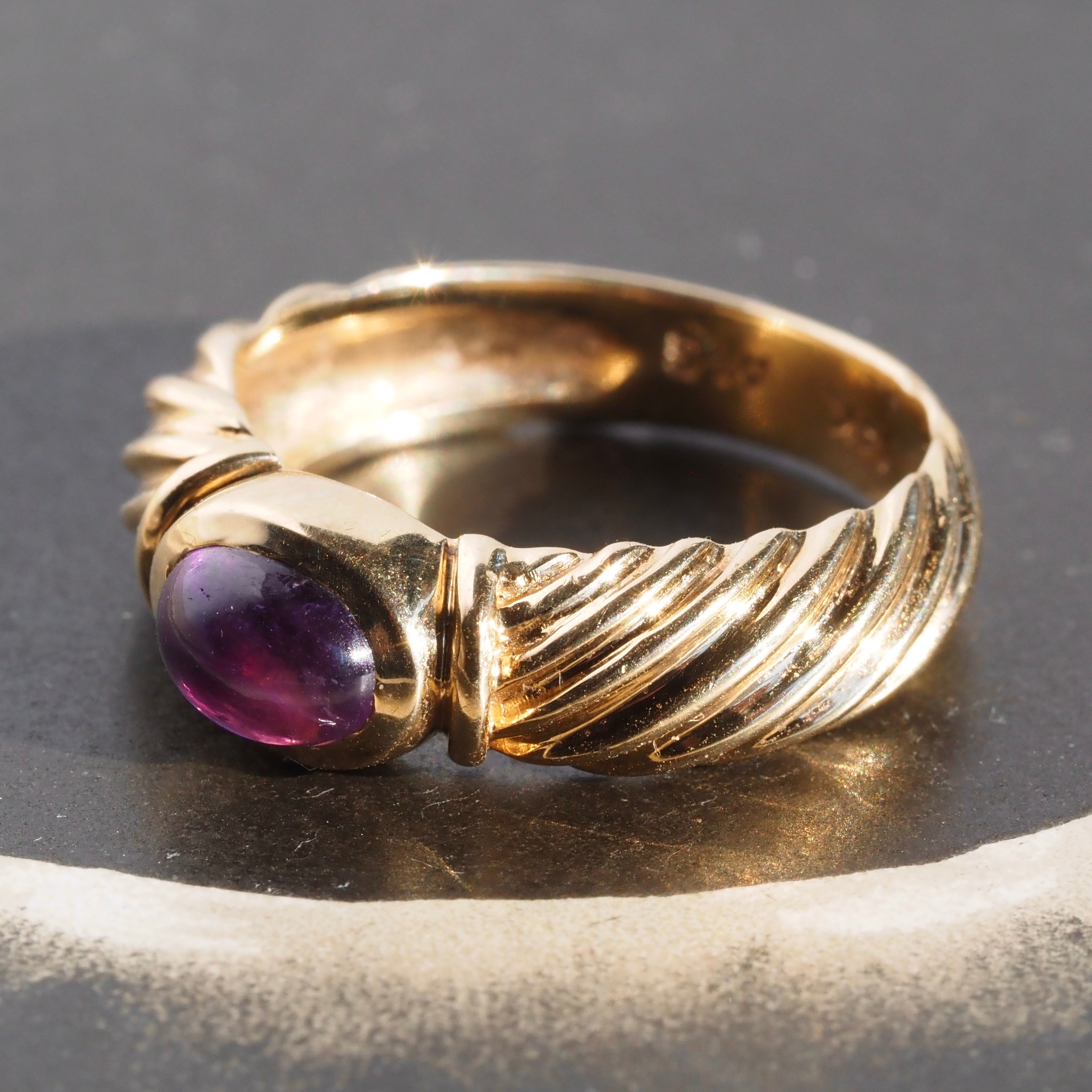 Vintage Amethyst Cabochon 14k Gold Ring