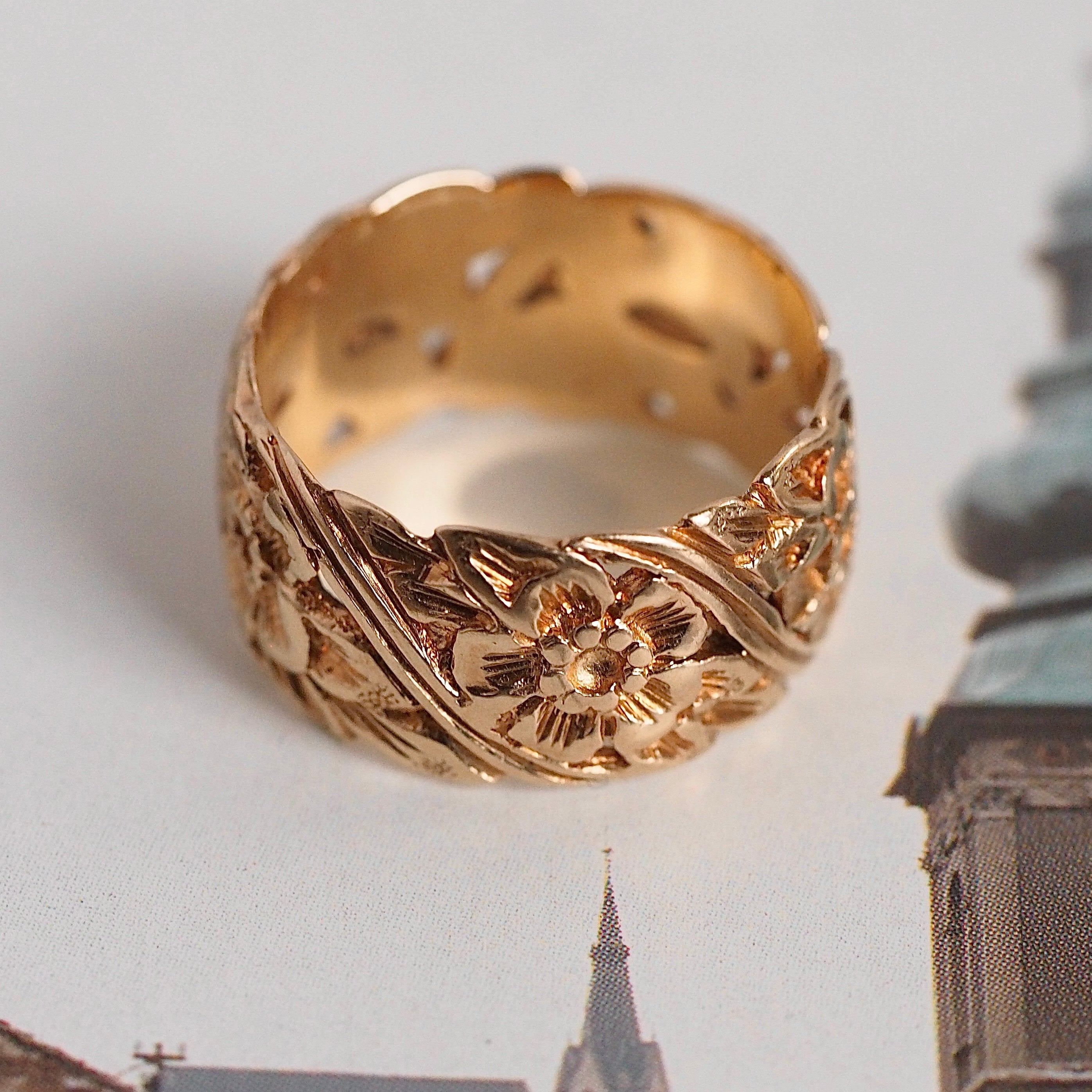 Antique 14k Gold Wide Floral Band