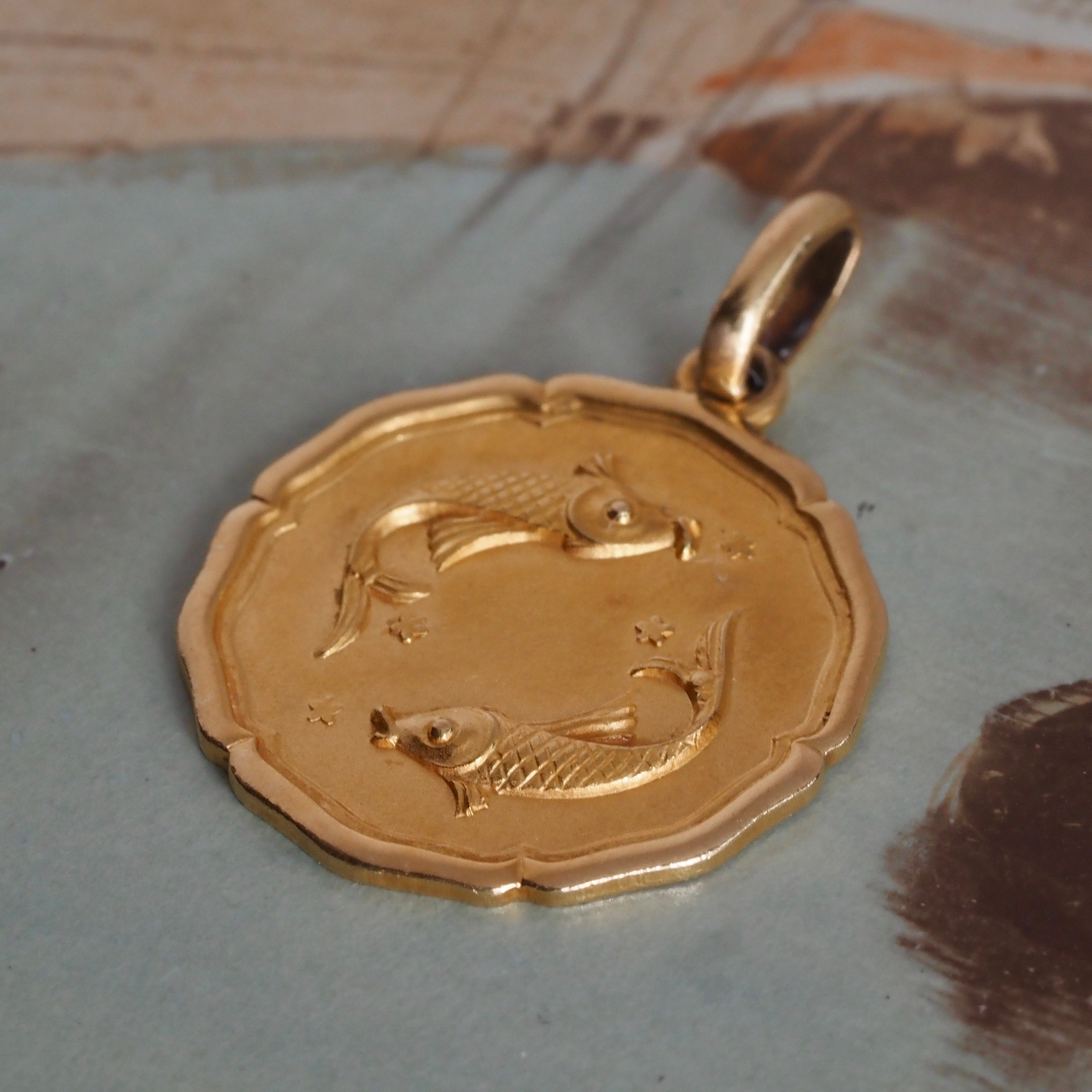 Vintage Italian Pisces 18k Gold Pendant