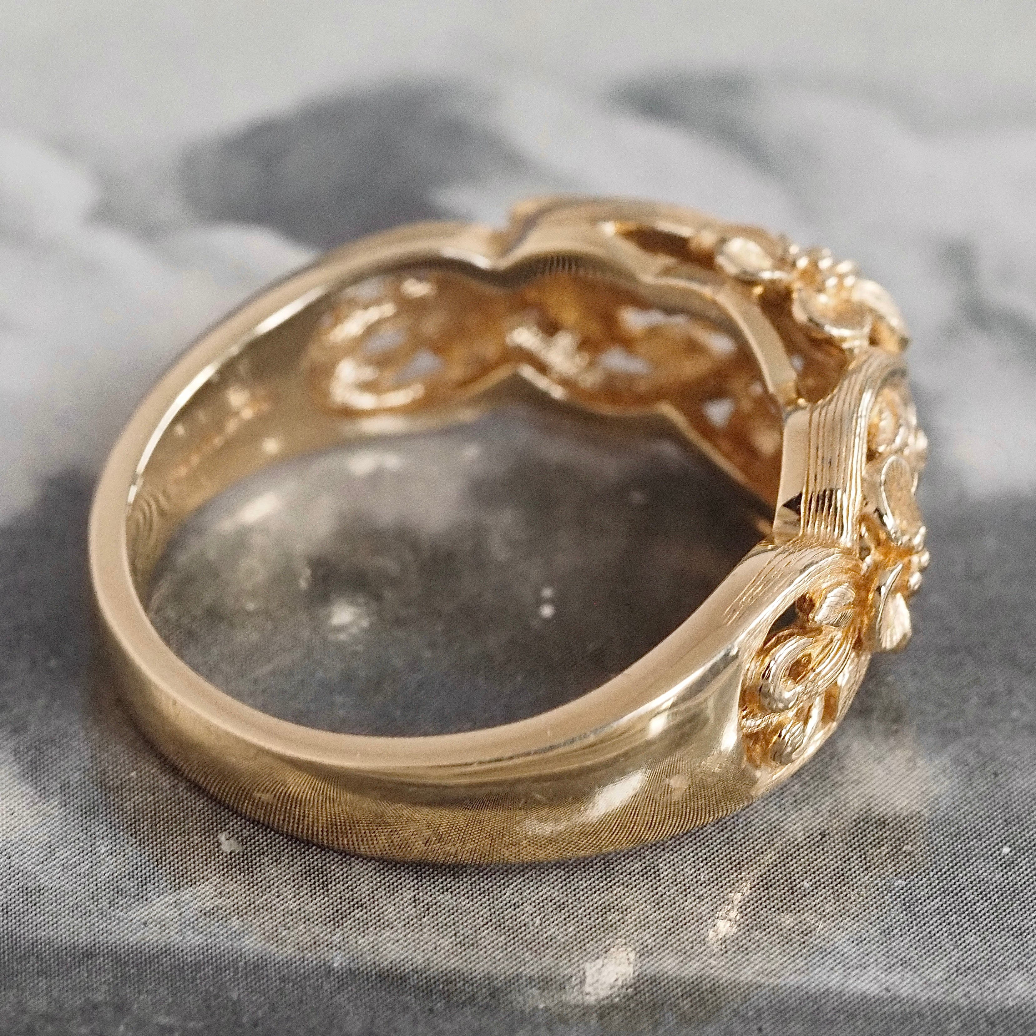 Vintage Floral Dome 14k Gold Band