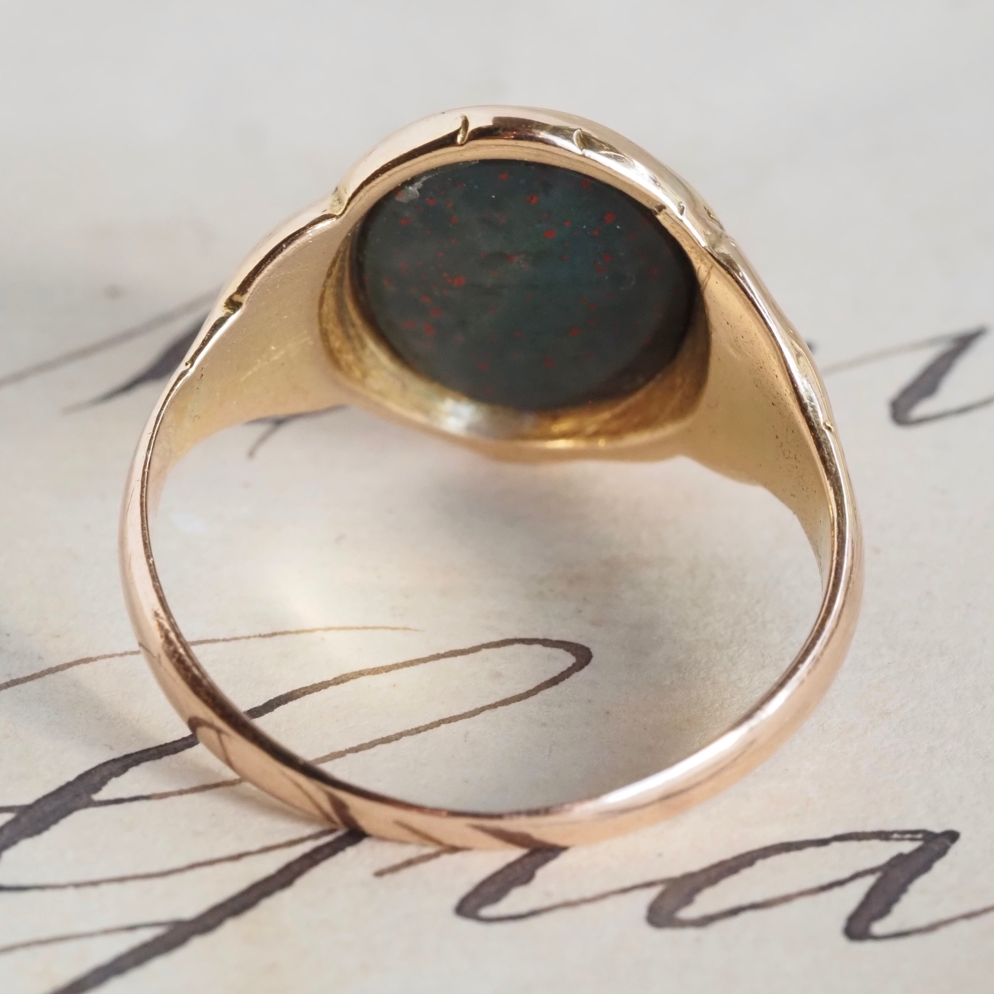 Antique Victorian Dis La Verite "Tell the Truth" Intaglio Bloodstone 9k Gold Signet Ring