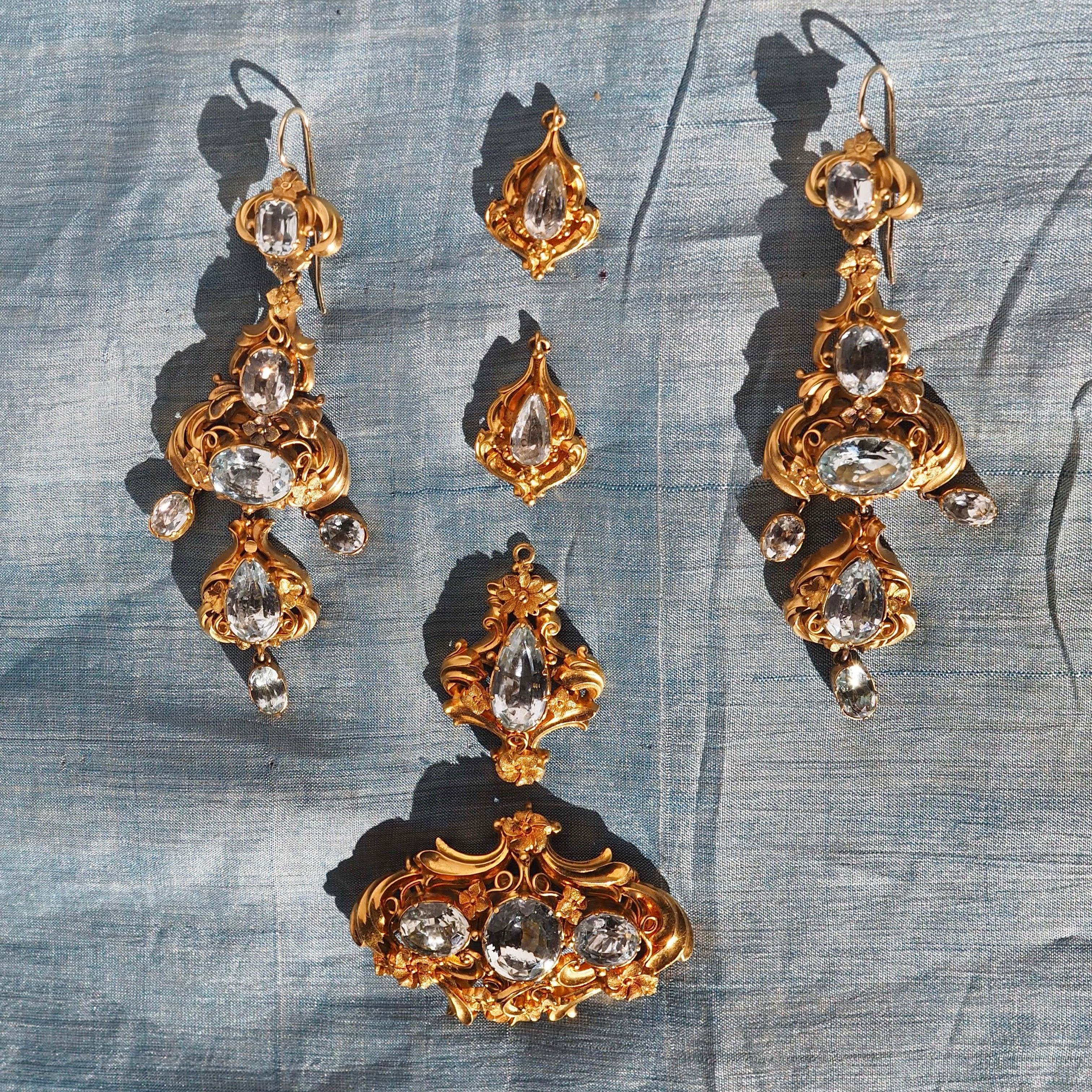 Antique Georgian Regency Style Aquamarine and Topaz Demi-Parure Suite of Gold Earrings and Pendant/Brooch