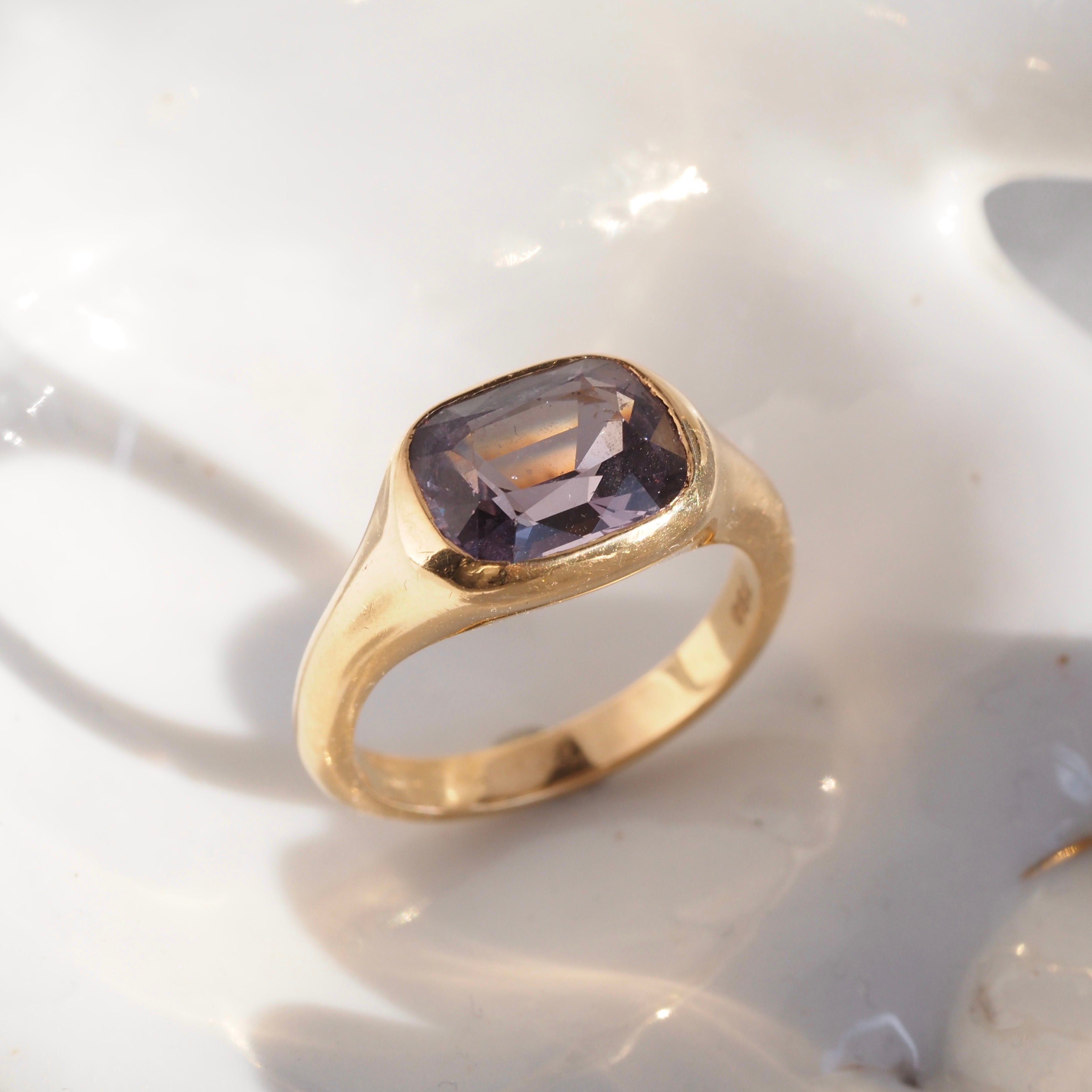 18k Gold Purple Spinel Signet Ring