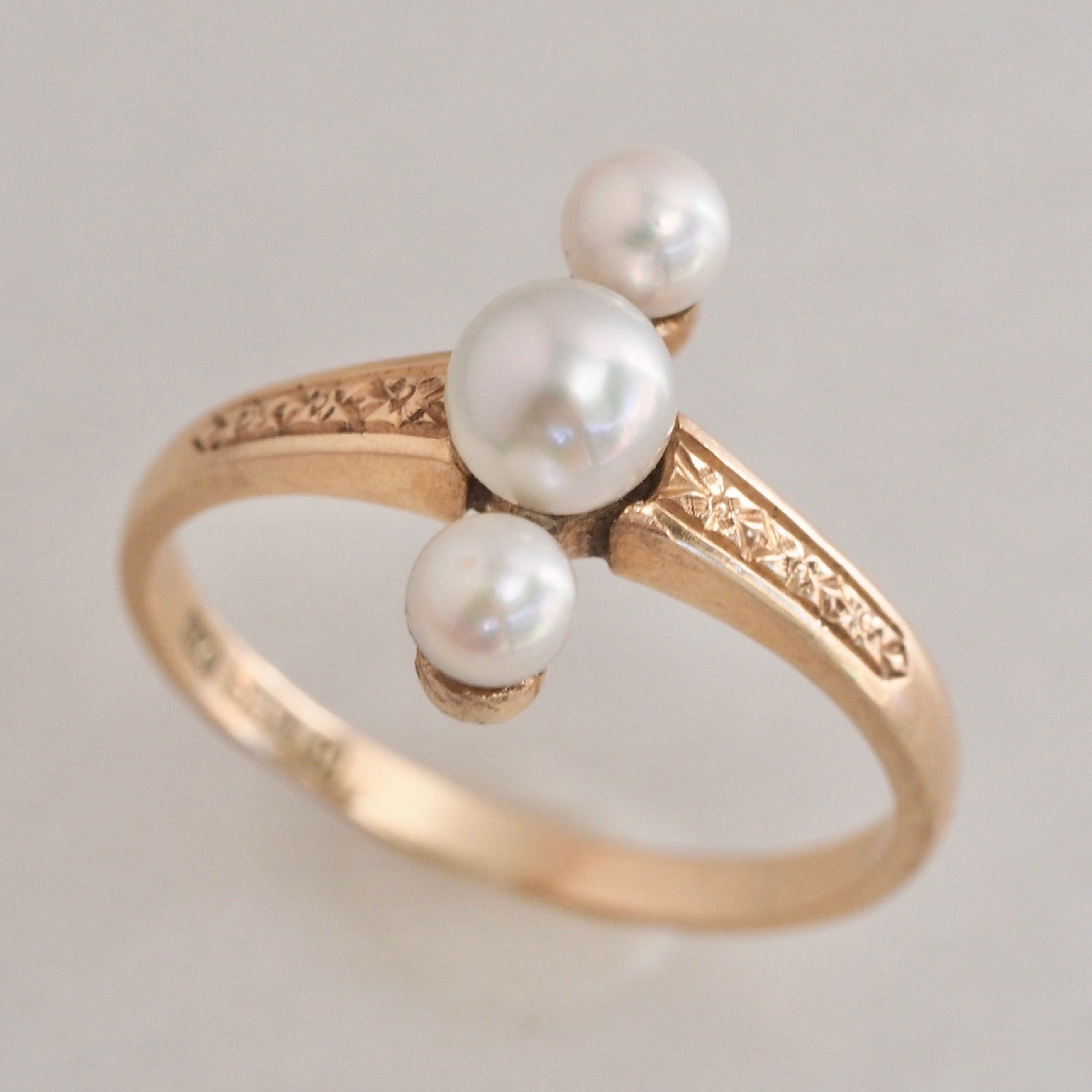 Antique Edwardian 14k Gold Three Pearl Vertical Ring