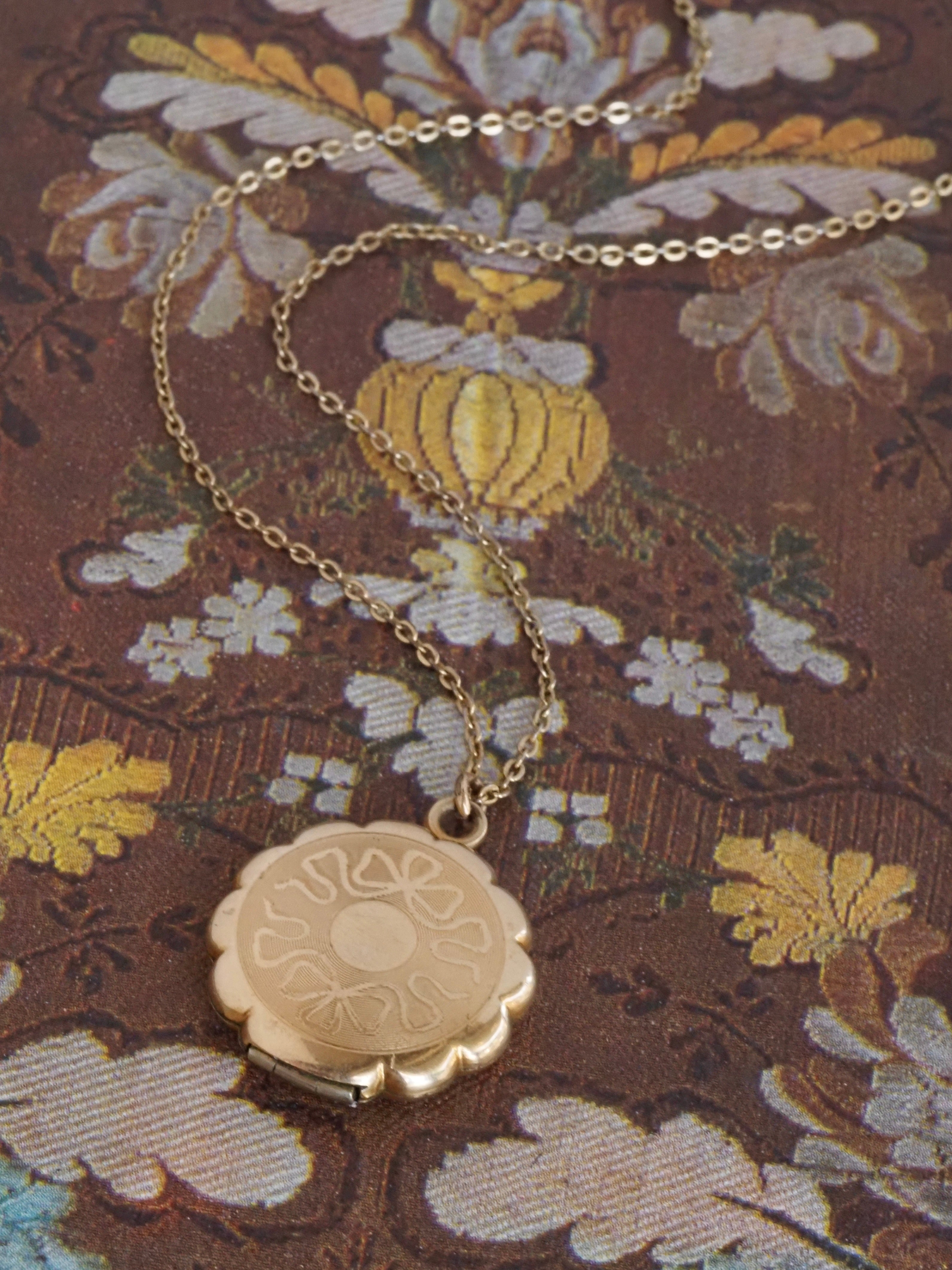 Vintage Ribbon Motif Gold Filled Locket & Chain