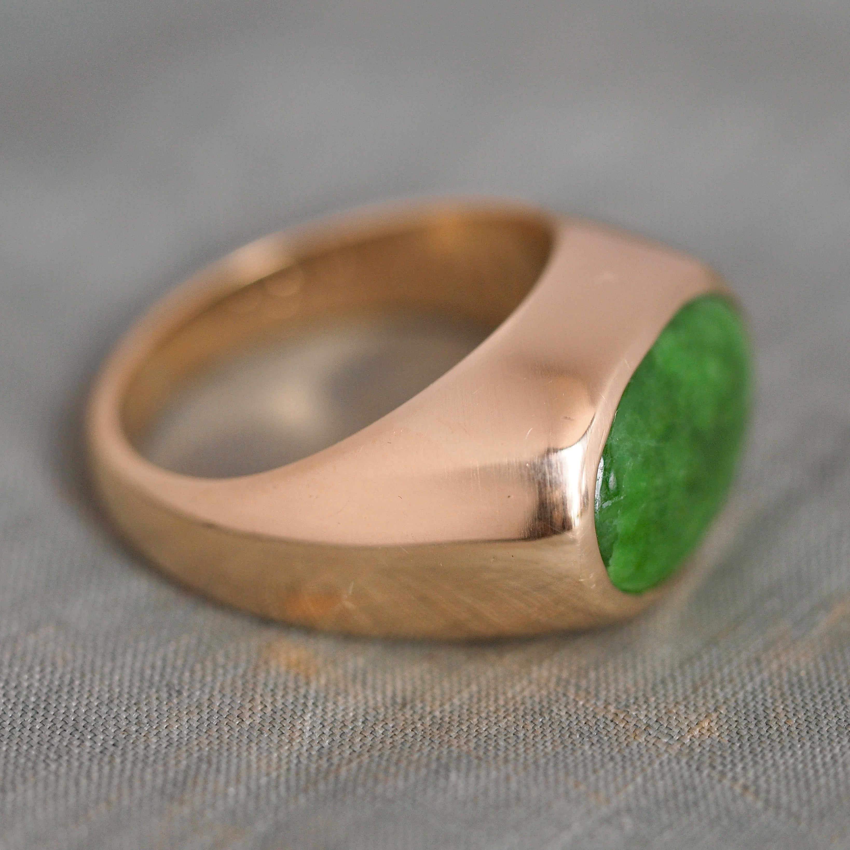 Vintage 18k Gold Jadeite Dome Ring