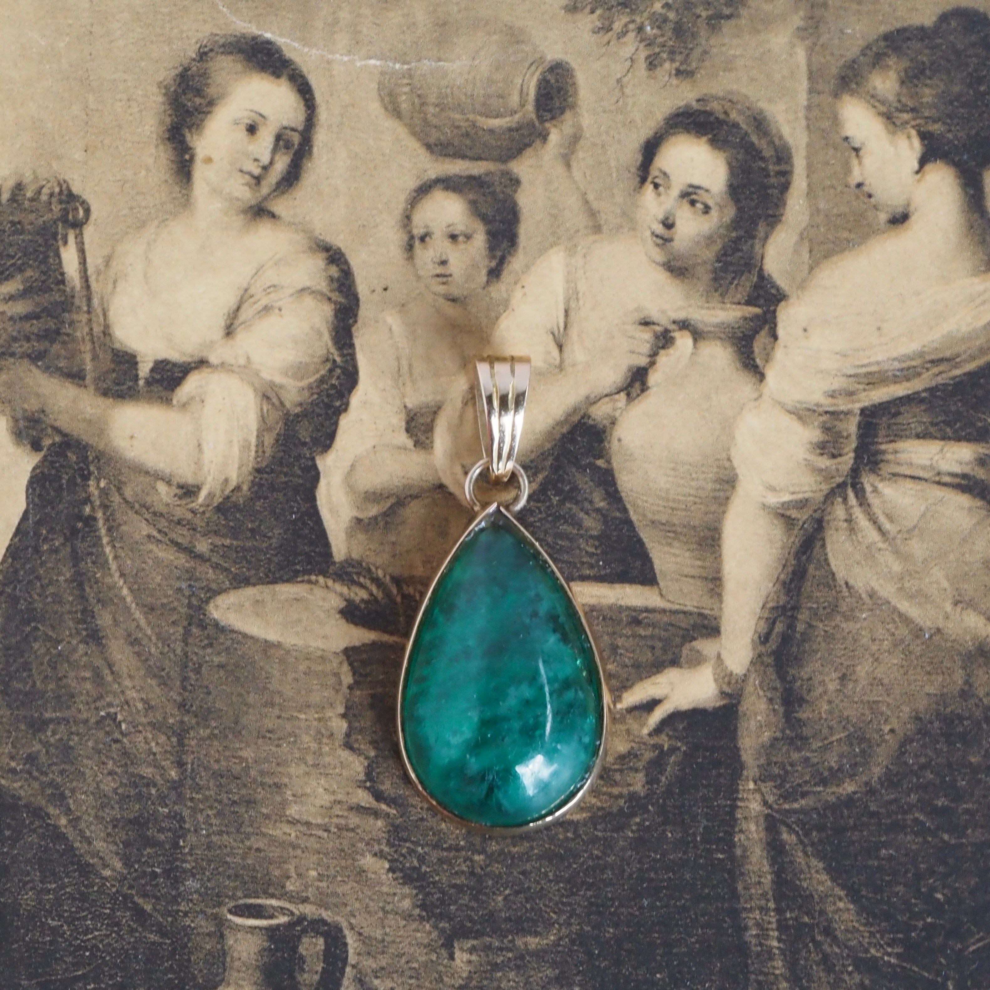 Vintage Teardrop Emerald Cabochon 18k Gold Pendant