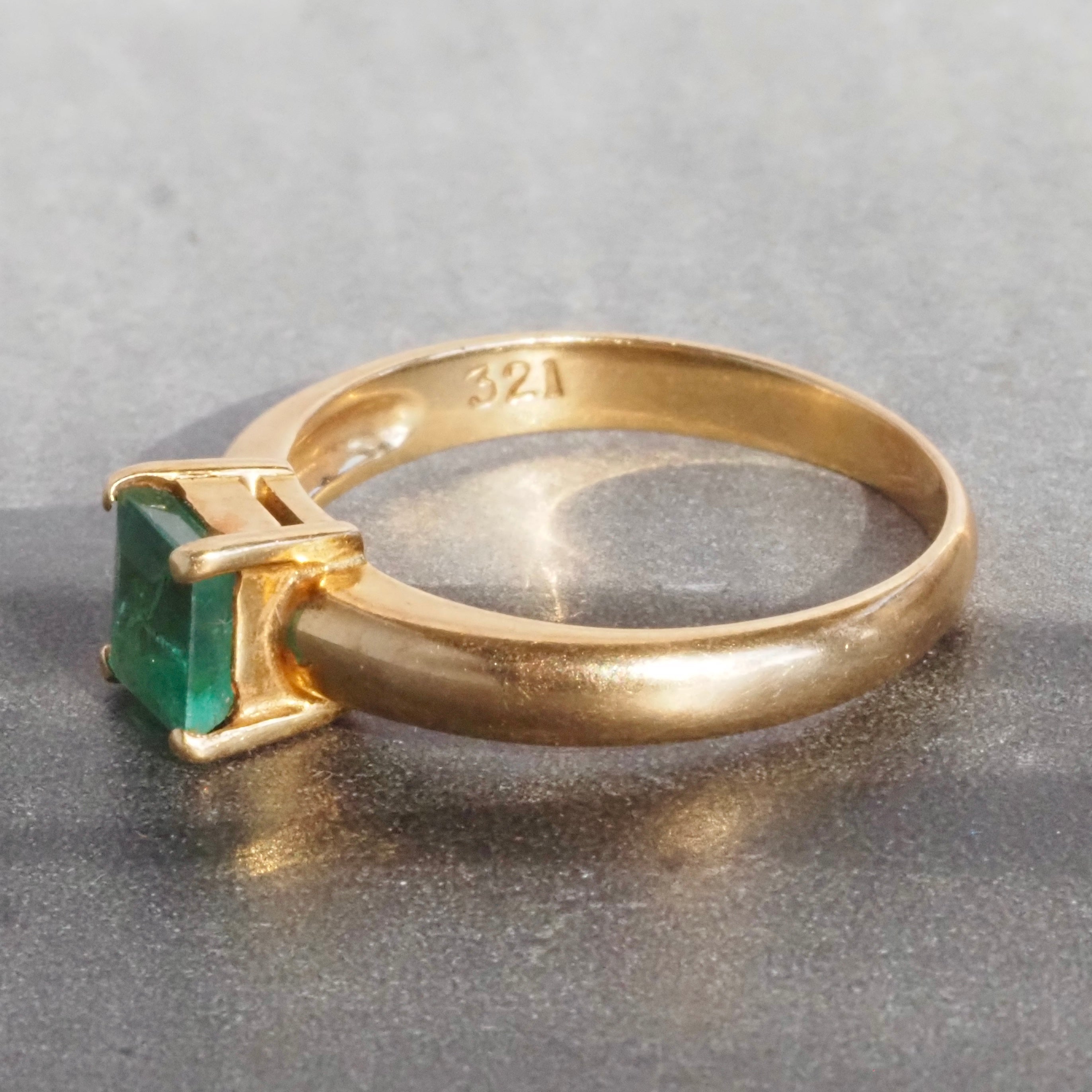 Vintage Emerald 18k Gold Solitaire Ring