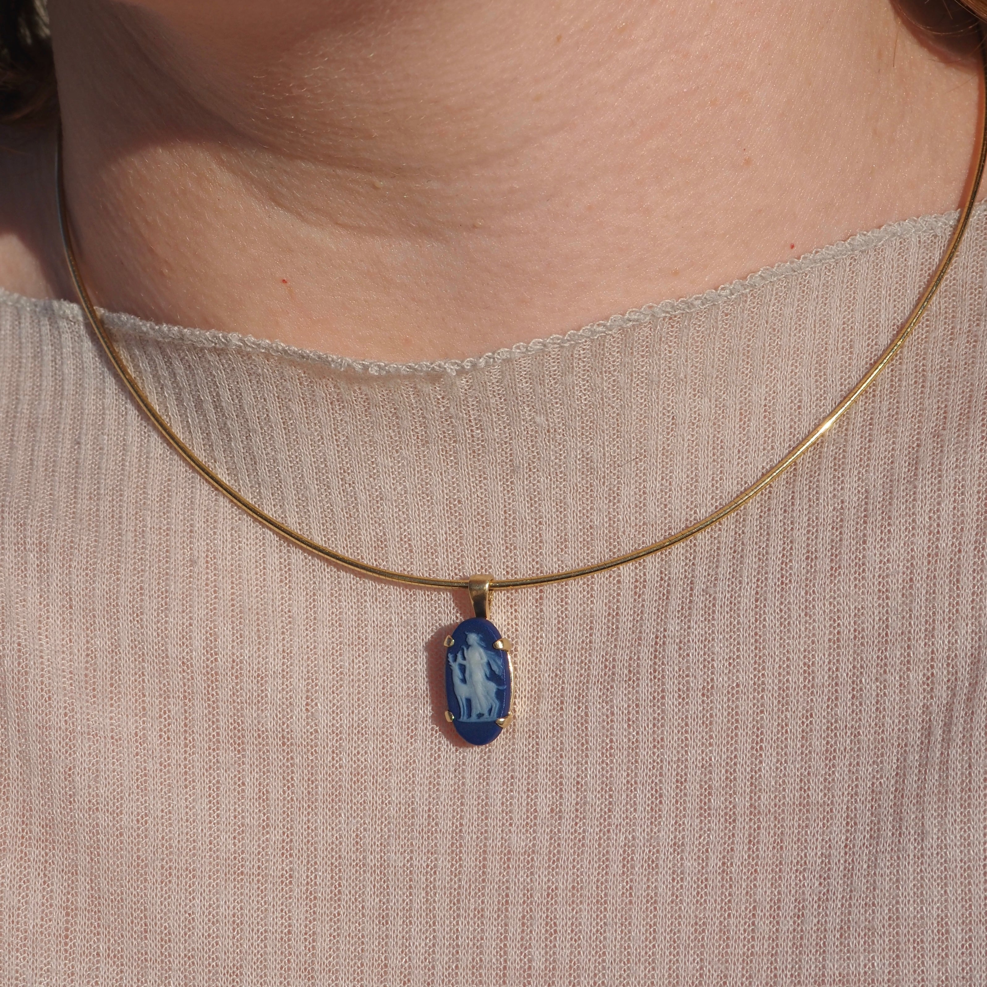 Vintage Diana & Stag Cameo 14k Gold Pendant